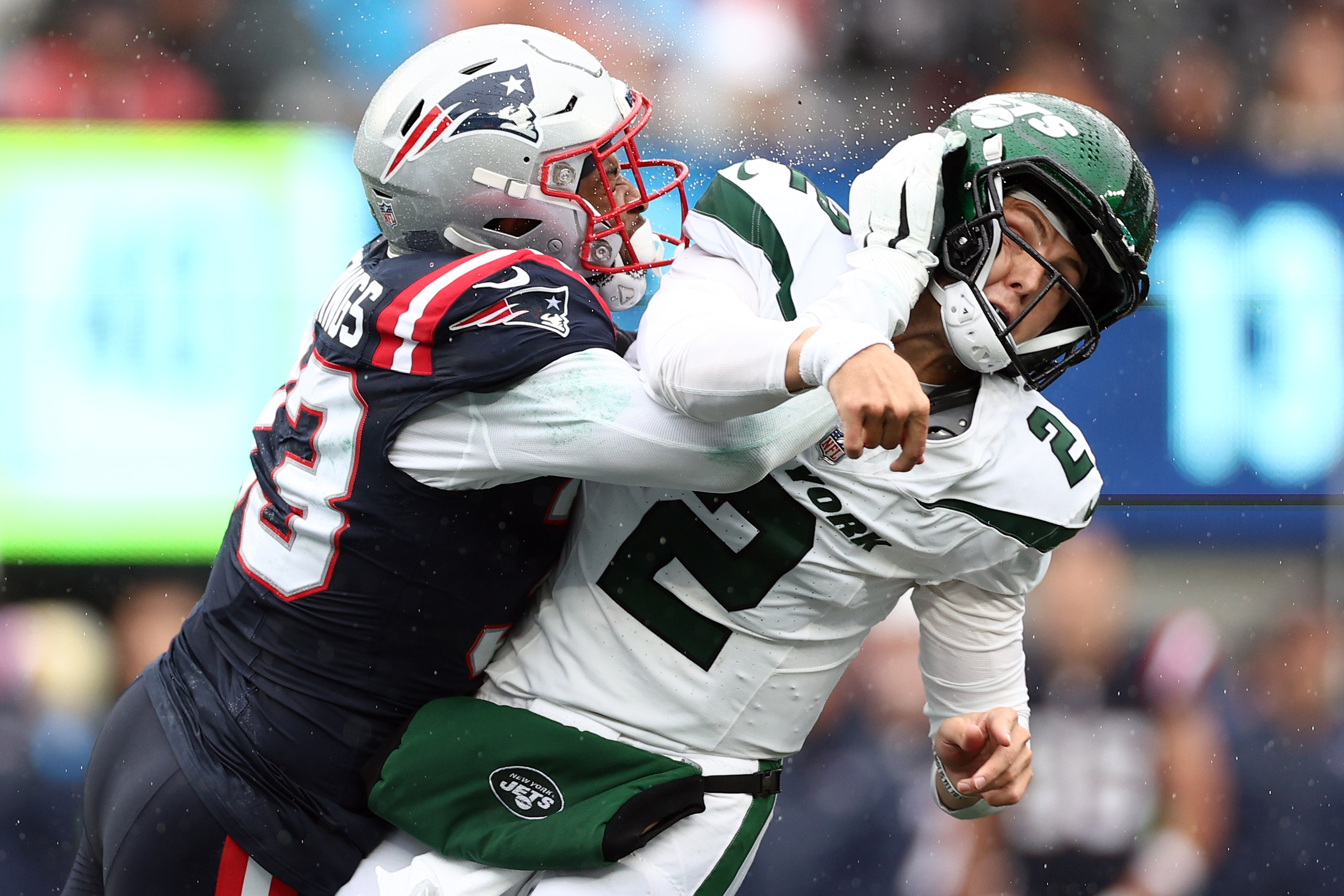 New York Jets' Joe McKnight runs the ball during the third quarter