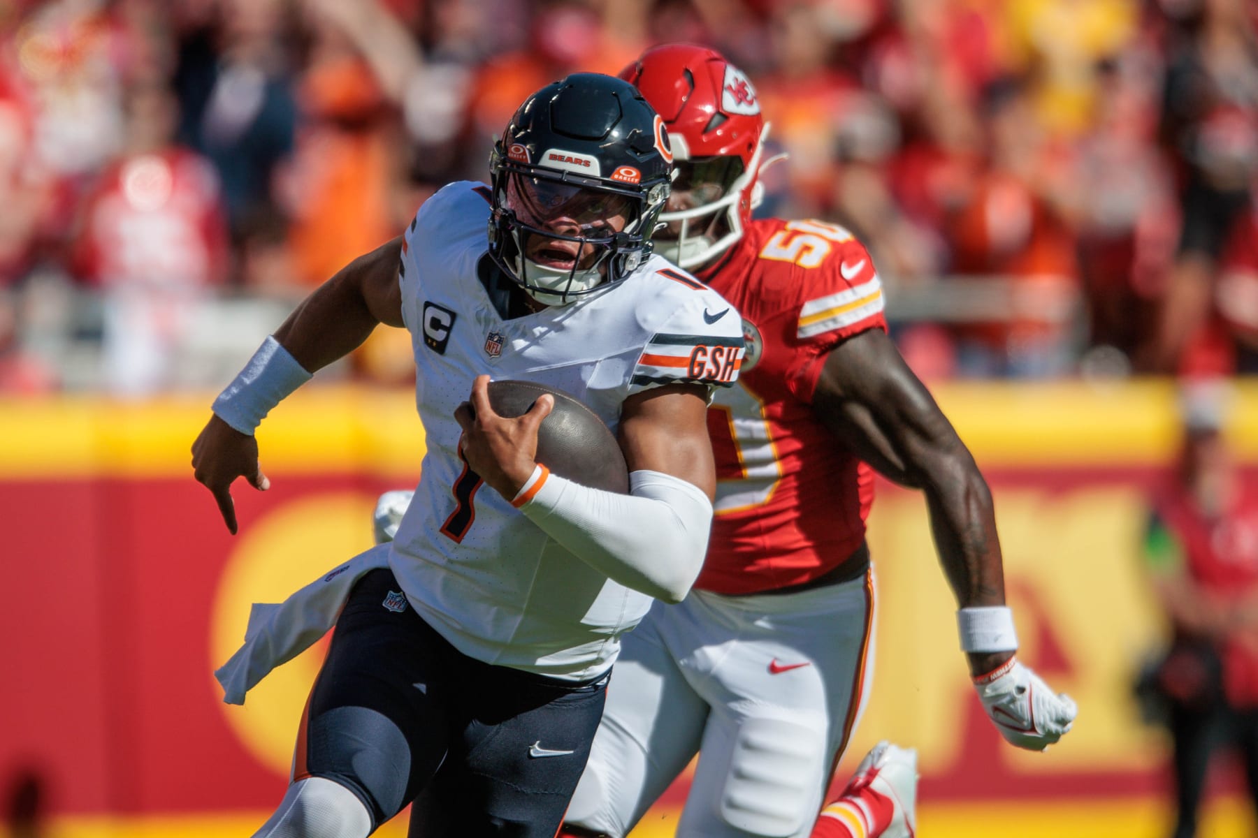KANSAS CITY, MO - SEPTEMBER 24: Chicago Bears quarterback Justin Fields (1) runs the ball during the first half against the Kansas City Chiefs on September 24th, 2023 at GEHA Field at Arrowhead Stadium in Kansas City, Missouri. (Photo by William Purnell/Icon Sportswire via Getty Images)