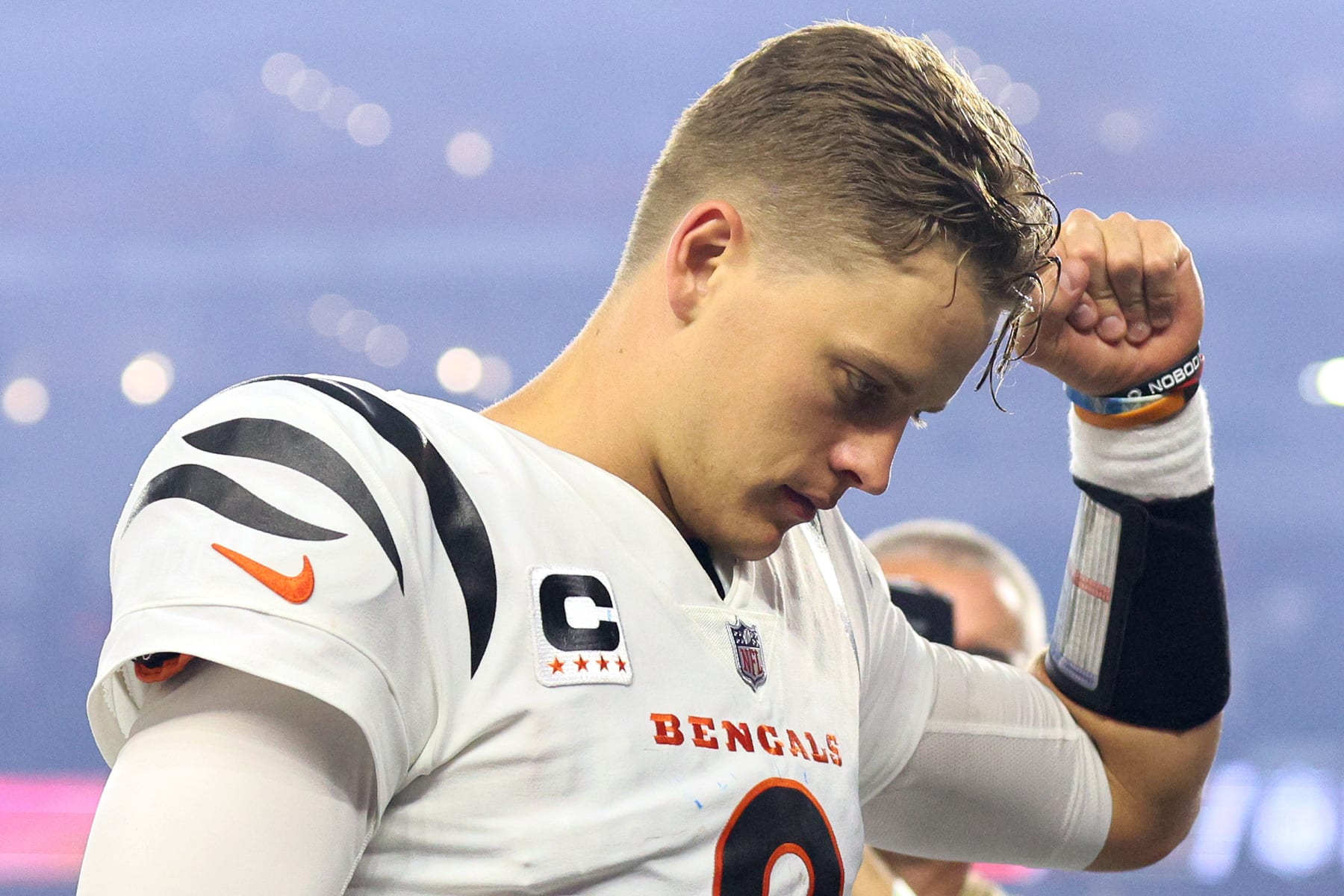 DJ Reader claps at Tyreek Hill after Bengals - Dolphins on Thursday Night  Football - Cincy Jungle