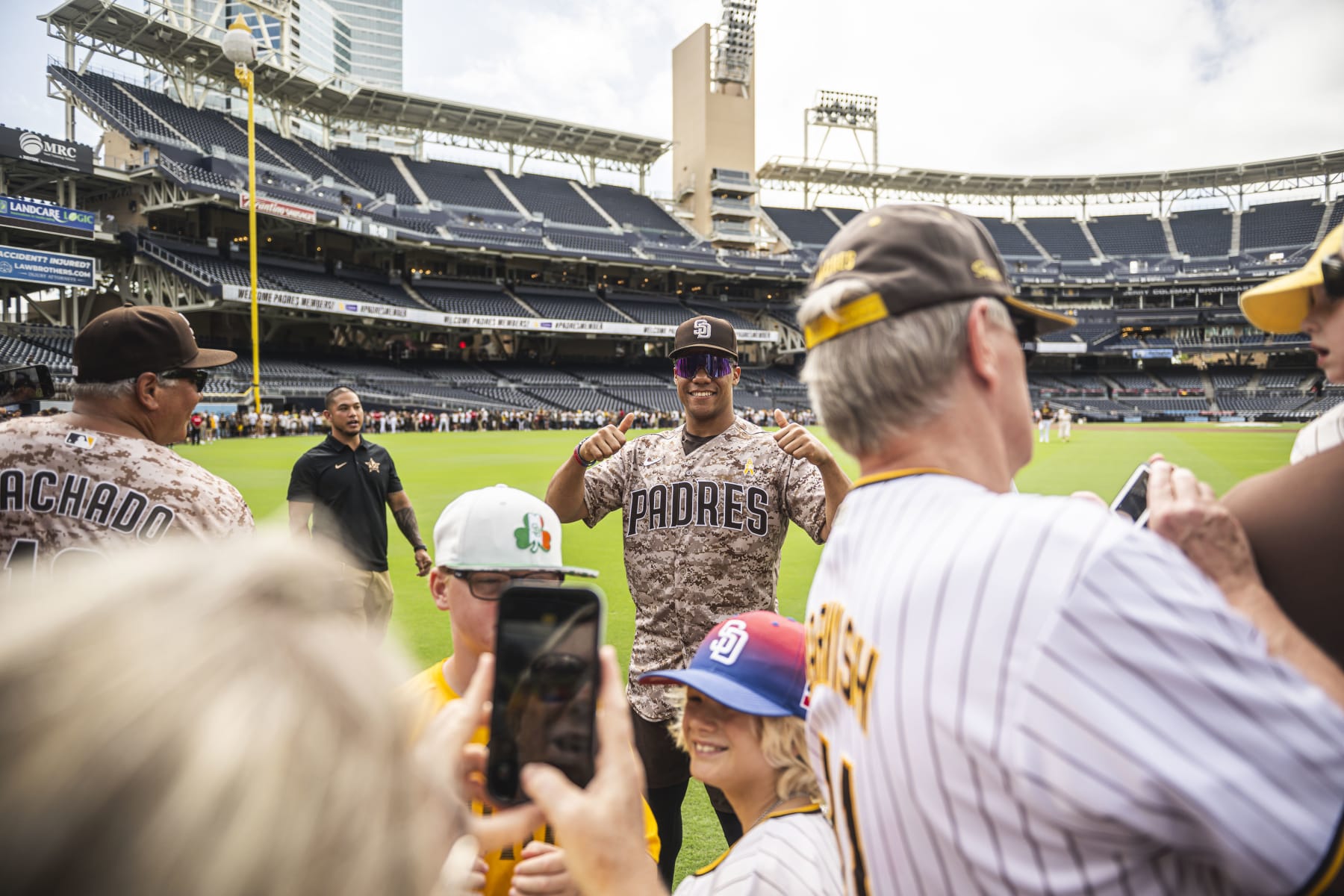 Dodgers news: Clayton Kershaw, Petco Park scoreboard, Kyle Hurt