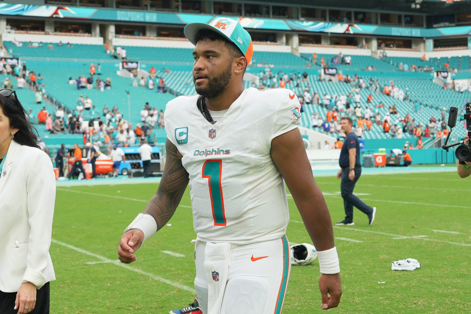 Dolphins outlast Bears despite record-setting rushing by Fields