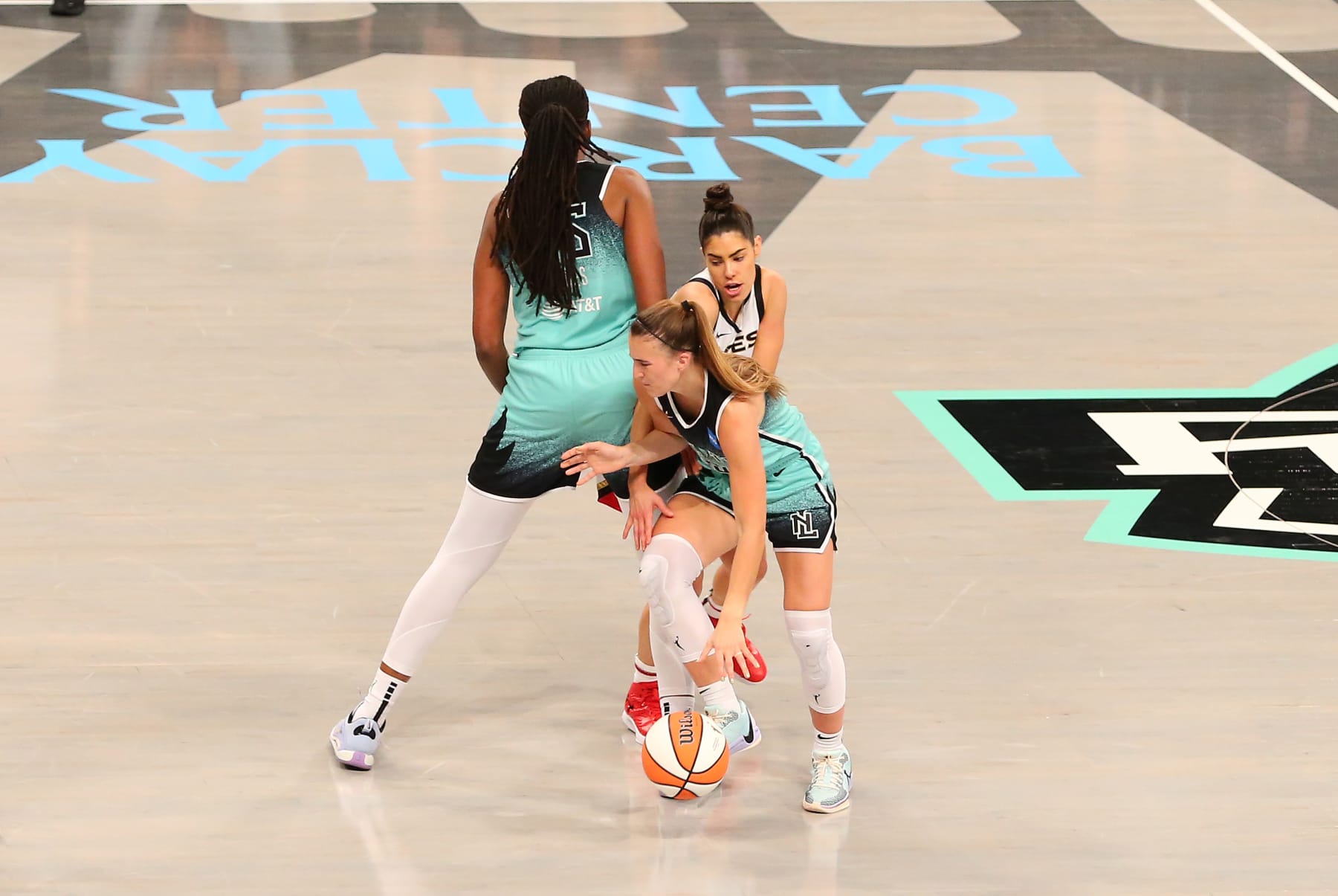 BROOKLYN, NY - August 6:New York Liberty guard Sabrina Ionescu (20) defended by Las Vegas Aces guard Kelsey Plum (10) during a WNBA game between Las Vegas Aces and New York Liberty on August 6, 2023, at Barclays Center in Brooklyn, NY. (Photo by M. Anthony Nesmith/Icon Sportswire via Getty Images)