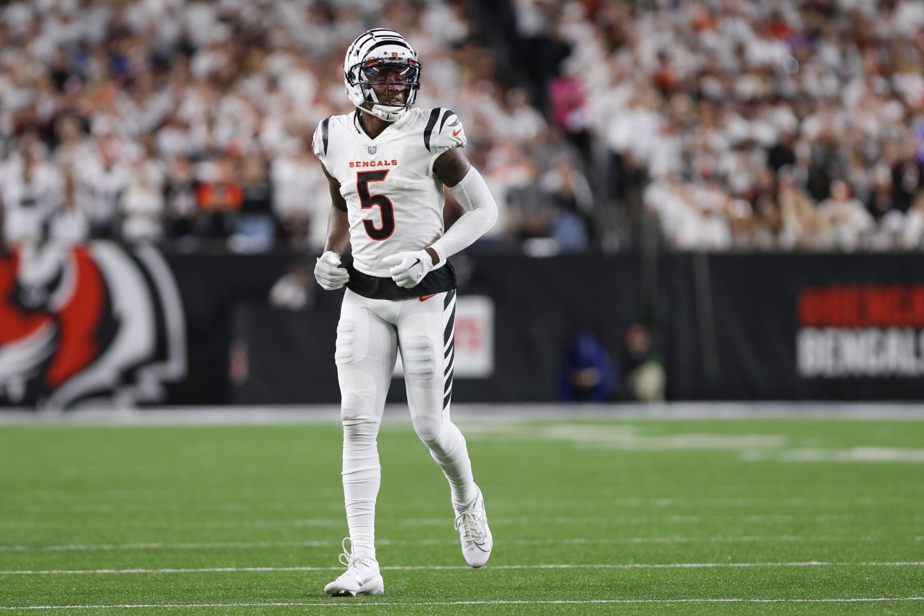 CINCINNATI, OH - SEPTEMBER 25: Cincinnati Bengals wide receiver Tee Higgins (5) during the game against the Los Angeles Rams and the Cincinnati Bengals on September 25, 2023, at Paycor Stadium in Cincinnati, OH. (Photo by Ian Johnson/Icon Sportswire via Getty Images)