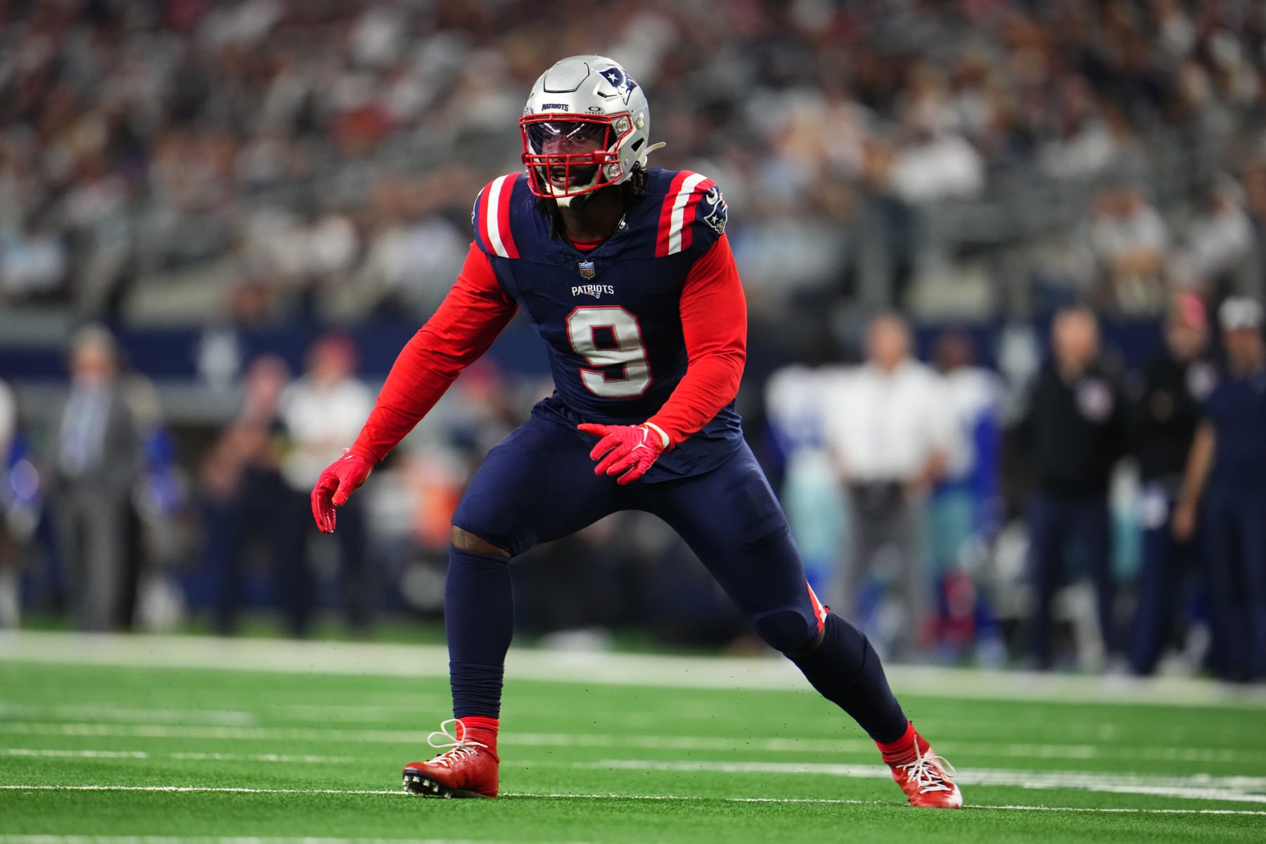 Patriots' Christian Gonzalez exits with shoulder injury vs Cowboys