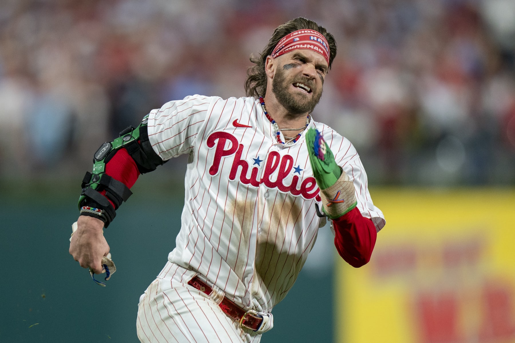 Nola pitches shutout ball into 9th, Phillies beat Braves 4-1