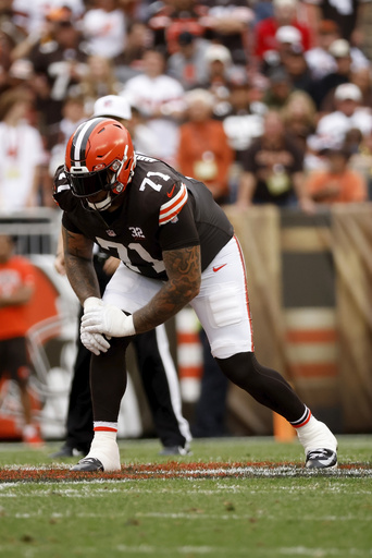 Jarvis Landry injury update: Browns WR placed on IR with sprained MCL -  DraftKings Network