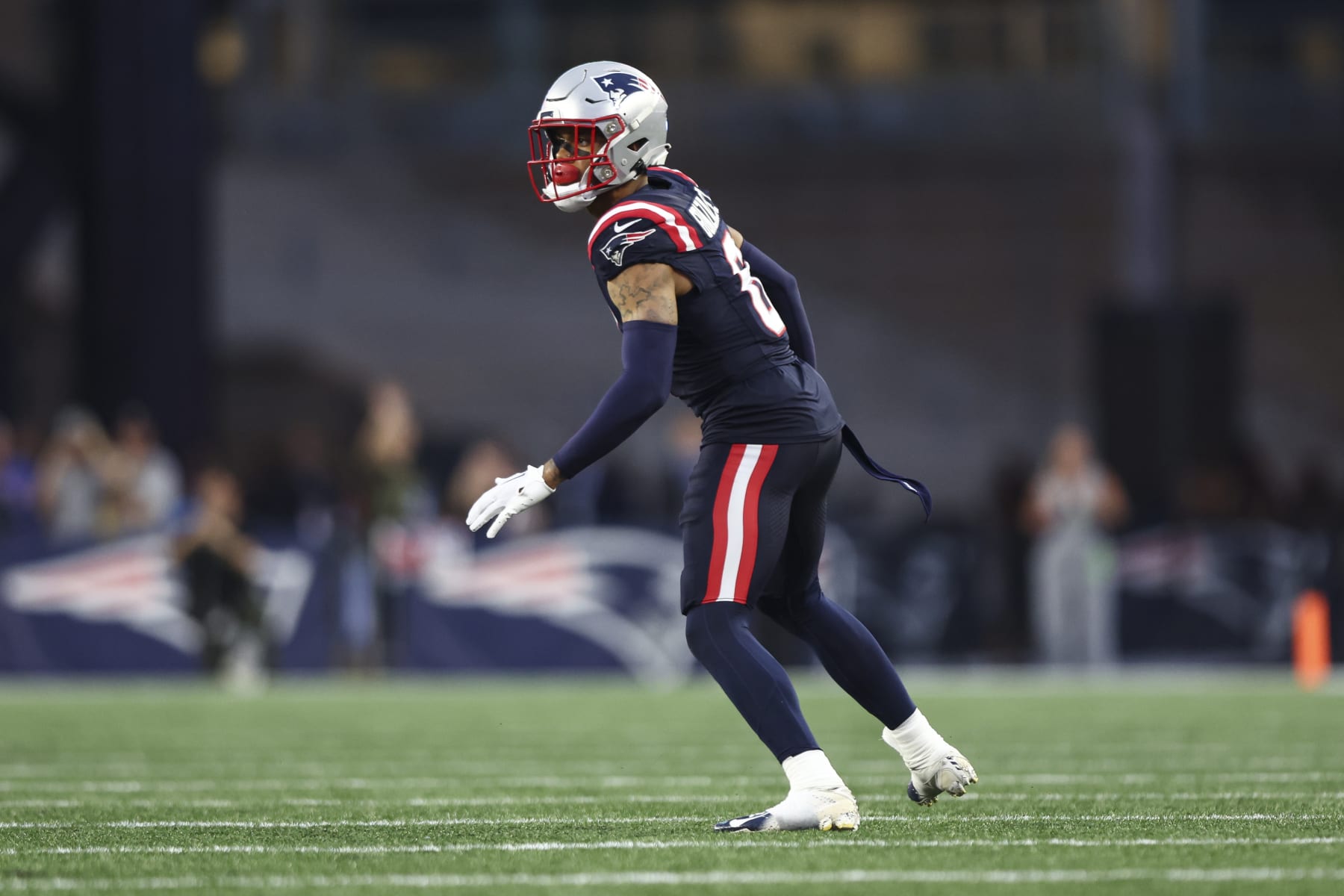 Patriots' Christian Gonzalez exits with shoulder injury vs Cowboys