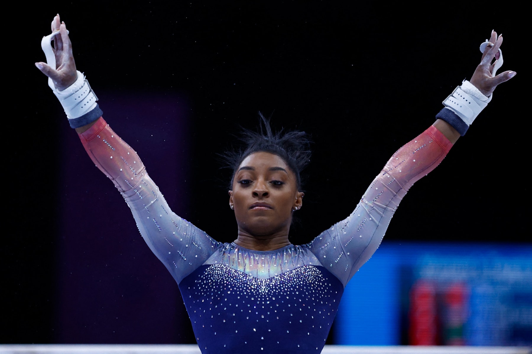 Simone Biles leads U.S. women to record 7th straight team title at