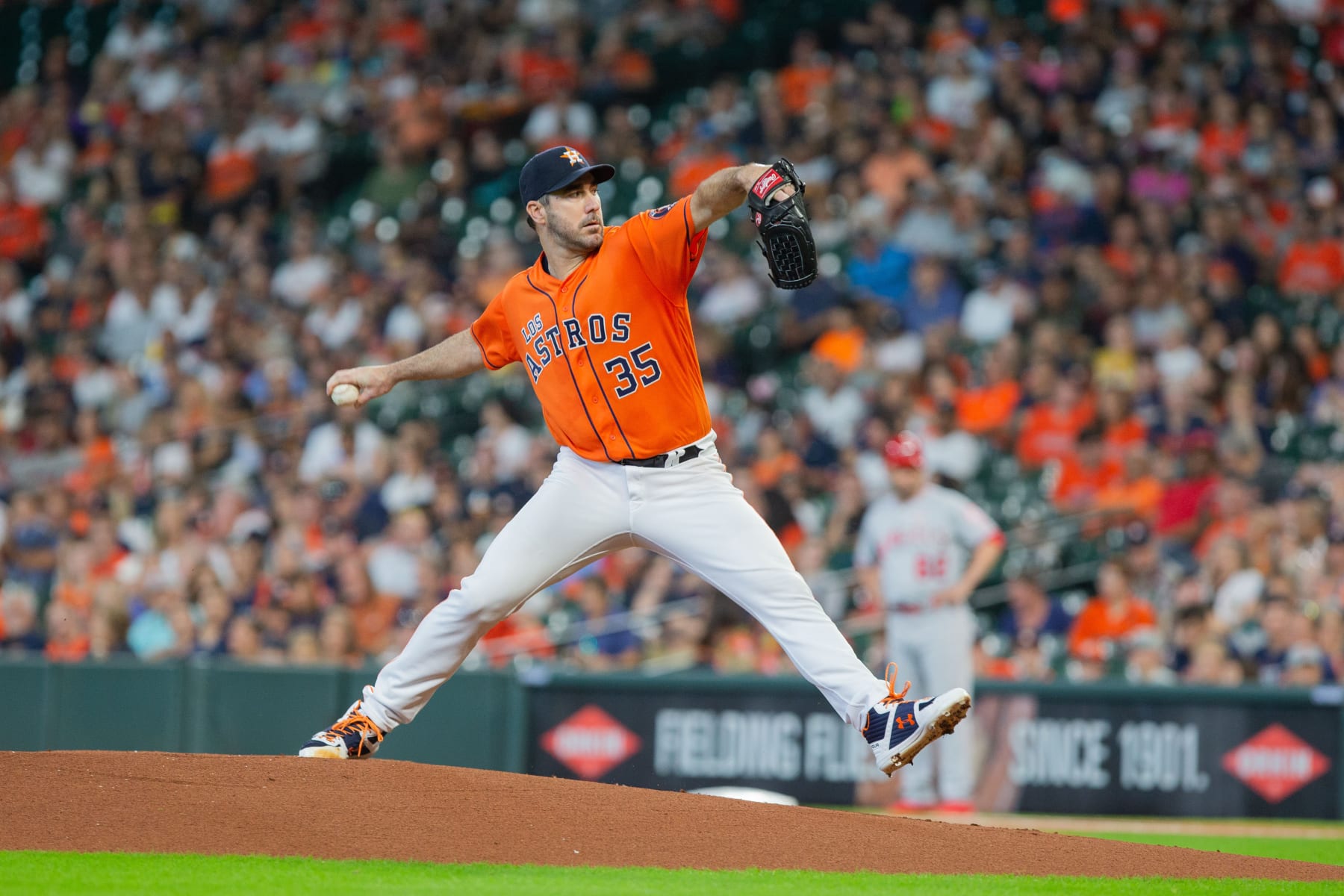 HOUSTON, TX - SEPTEMBER 22: Houston Astros starting pitcher Justin Verlander (35) delivers the pitch in the first inning of a baseball between the Houston Astros and the Los Angeles Angels on September, 22, 2019, at Minute Maid Park in Houston, TX. (Photo by Juan DeLeon/Icon Sportswire via Getty Images)