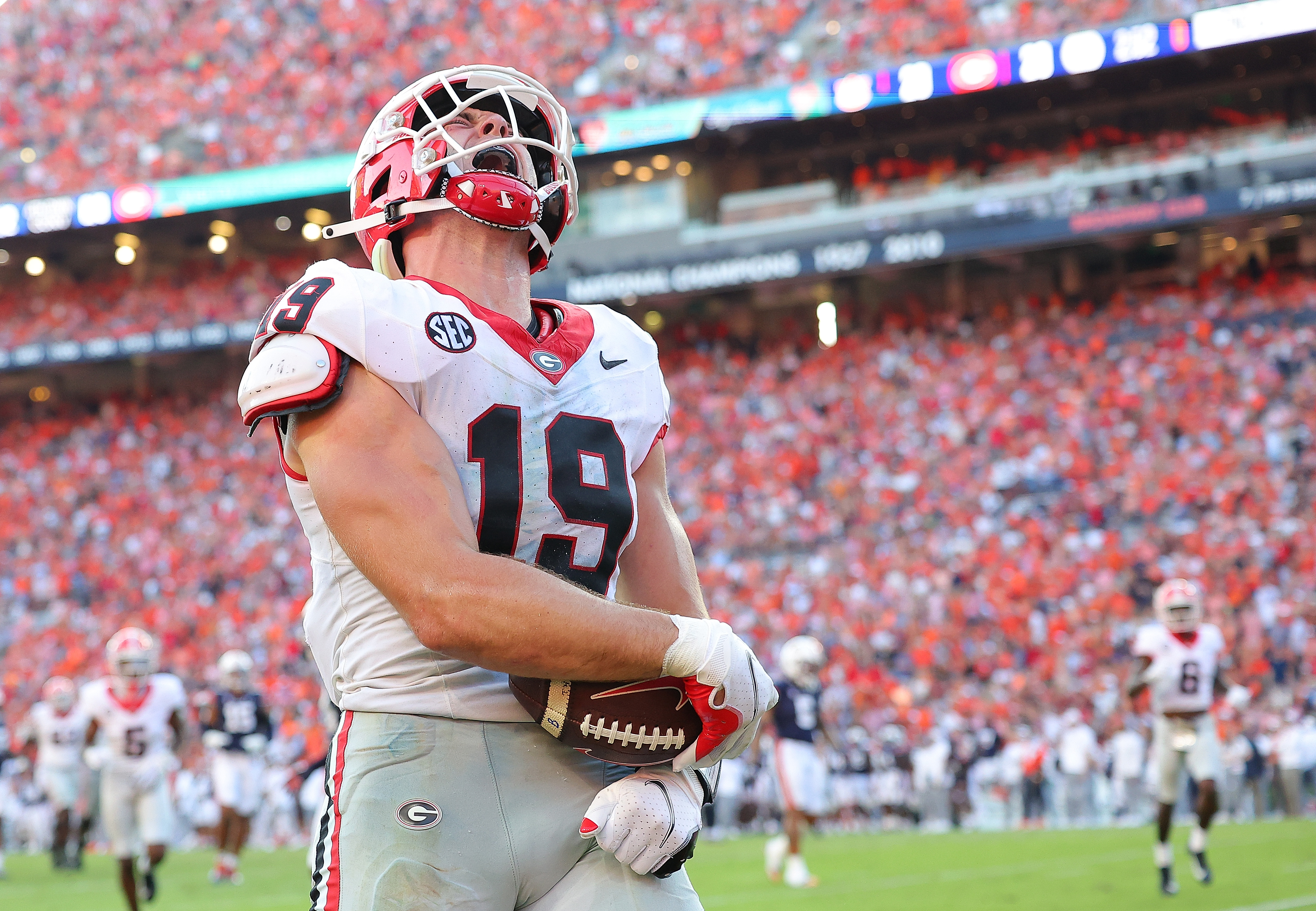 Star linebacker Jarvis Jones is the 'Dawgs' big dog (SEC Championship 2012)  