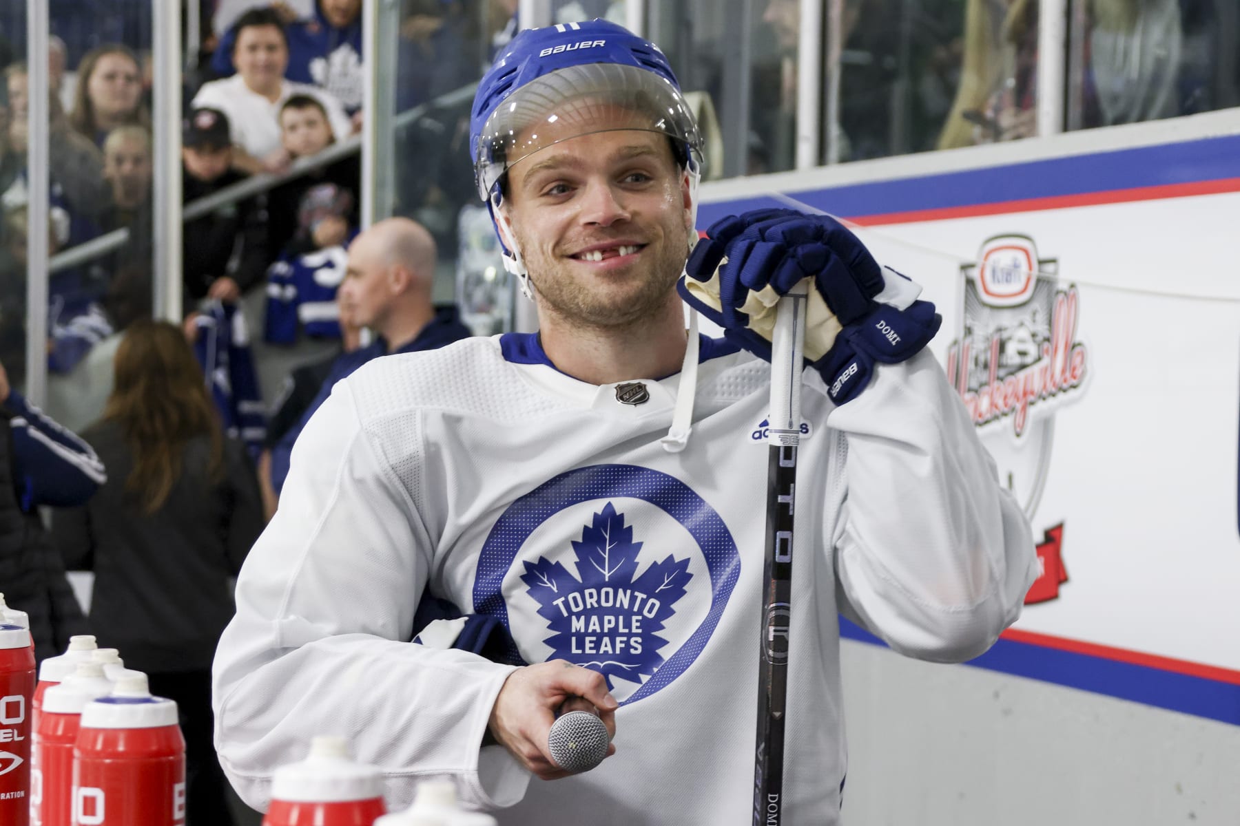 Why don't the Maple Leafs retire numbers if they're not handing