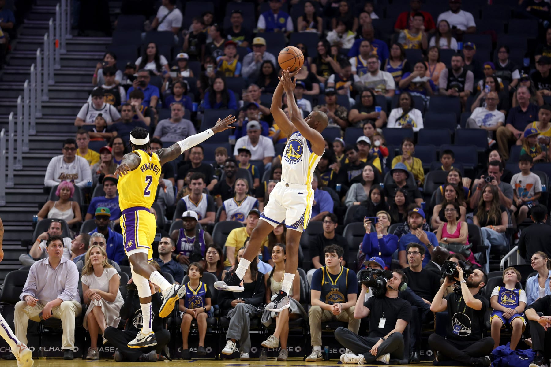 Chris Paul looks in sync with Warriors in early preseason win over