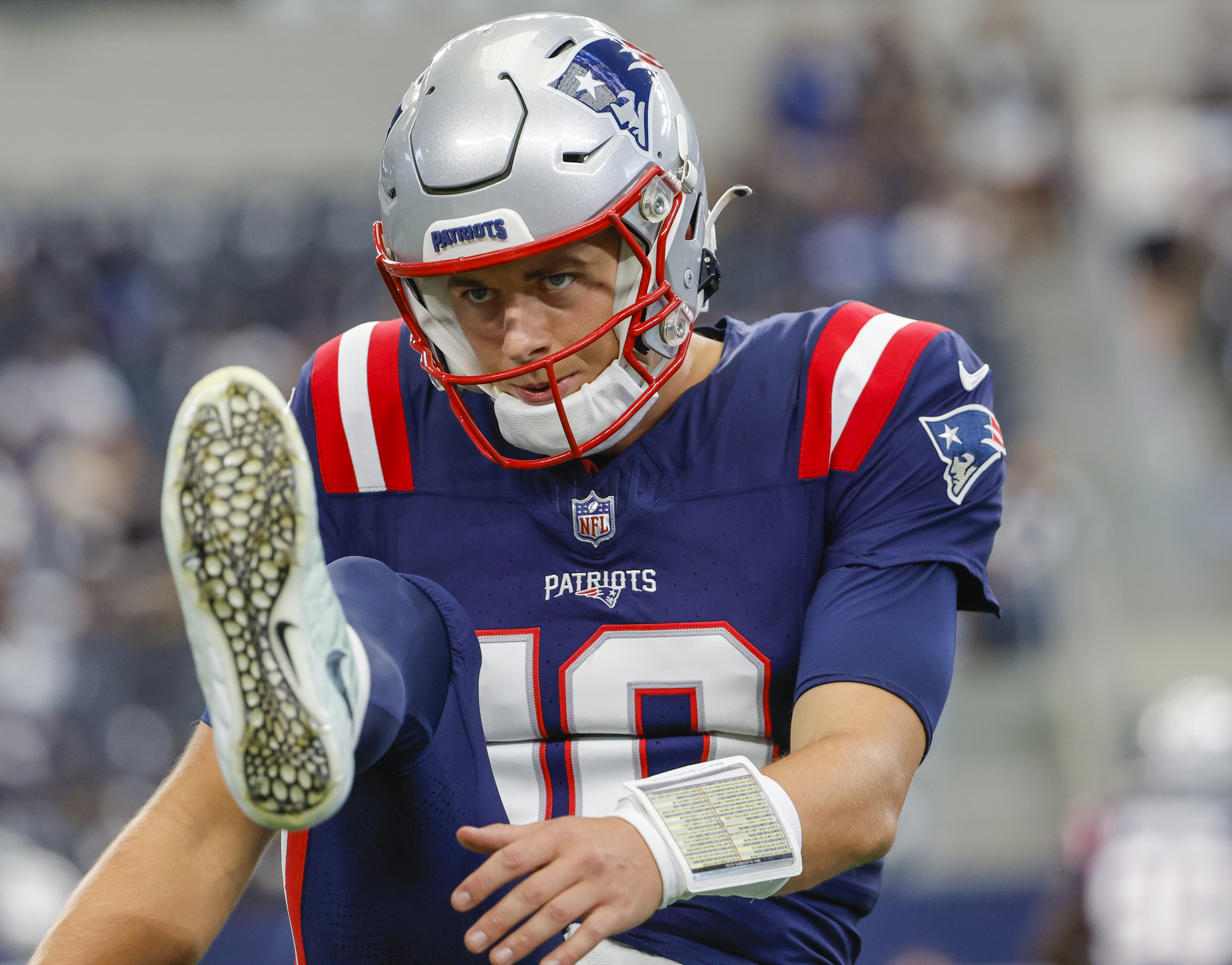 QB Mac Jones injures back as Patriots lose season opener at Miami, 20-7