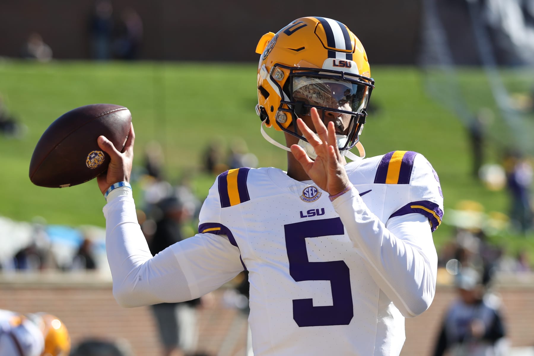 The spotlight in the Alabama-Texas game will be squarely on the 2 QBs,  Quinn Ewers and Jalen Milroe