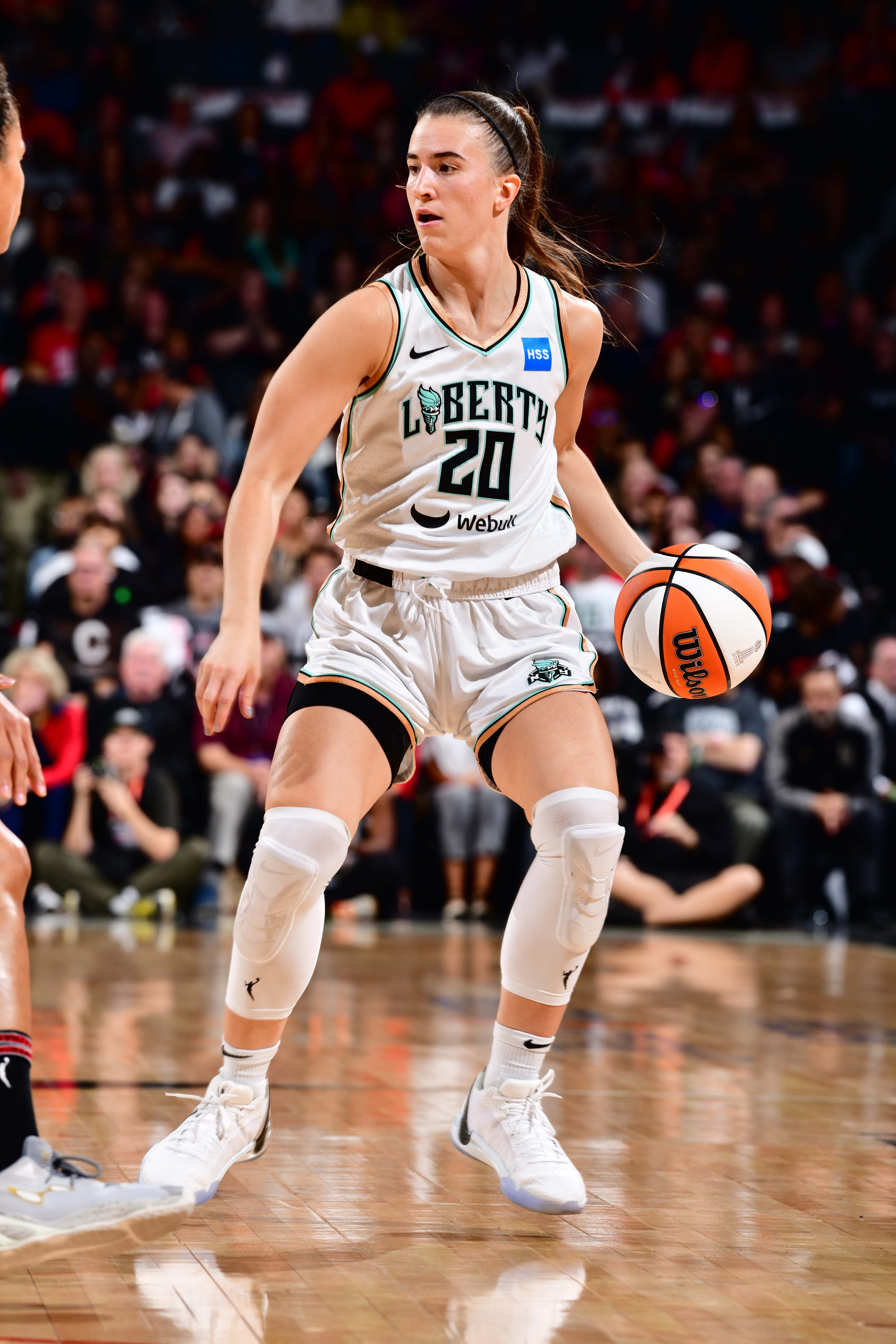 WNBA Free Agency 2022: Liz Cambage reportedly commits to sign with