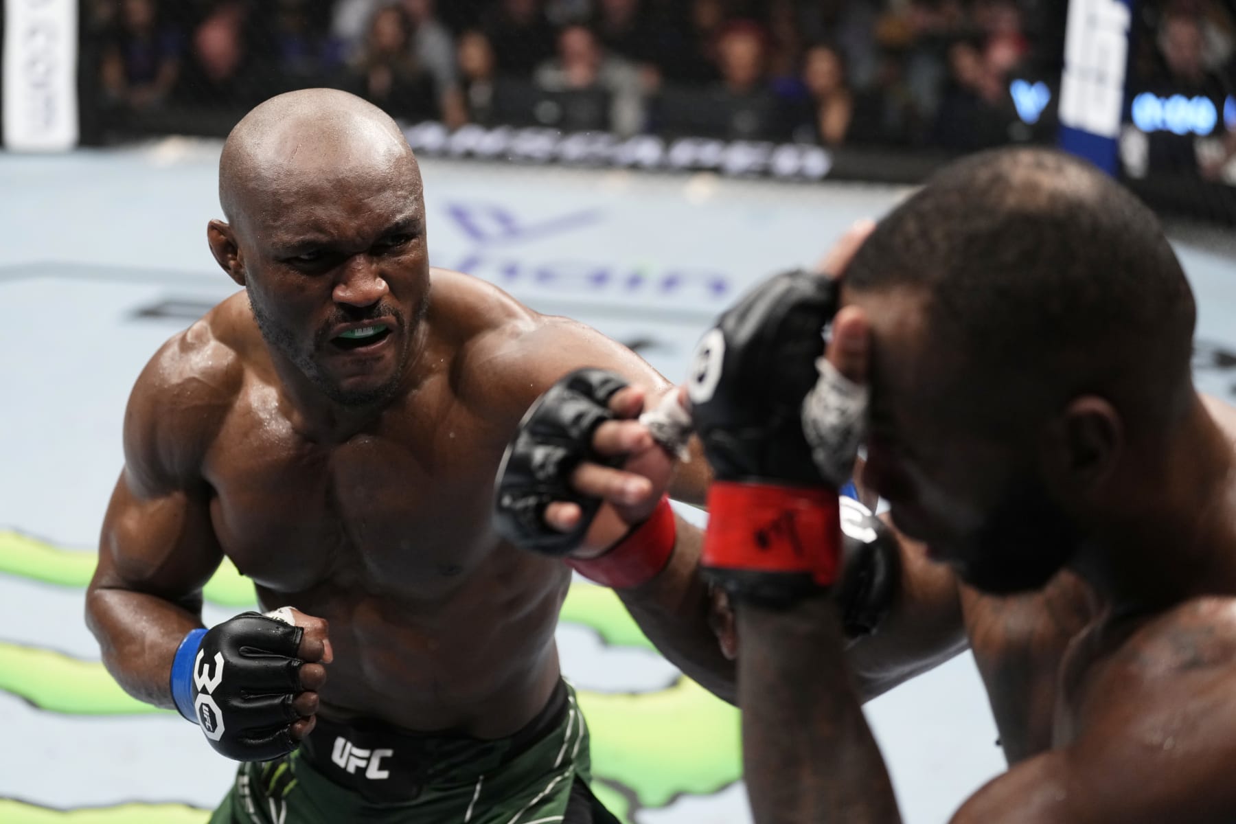 LONDON, ENGLAND - MARCH 18: (L-R) Kamaru Usman of Nigeria punches Leon Edwards of Jamaica in the UFC welterweight championship fight during the UFC 286 event at The O2 Arena on March 18, 2023 in London, England. (Photo by Jeff Bottari/Zuffa LLC via Getty Images)