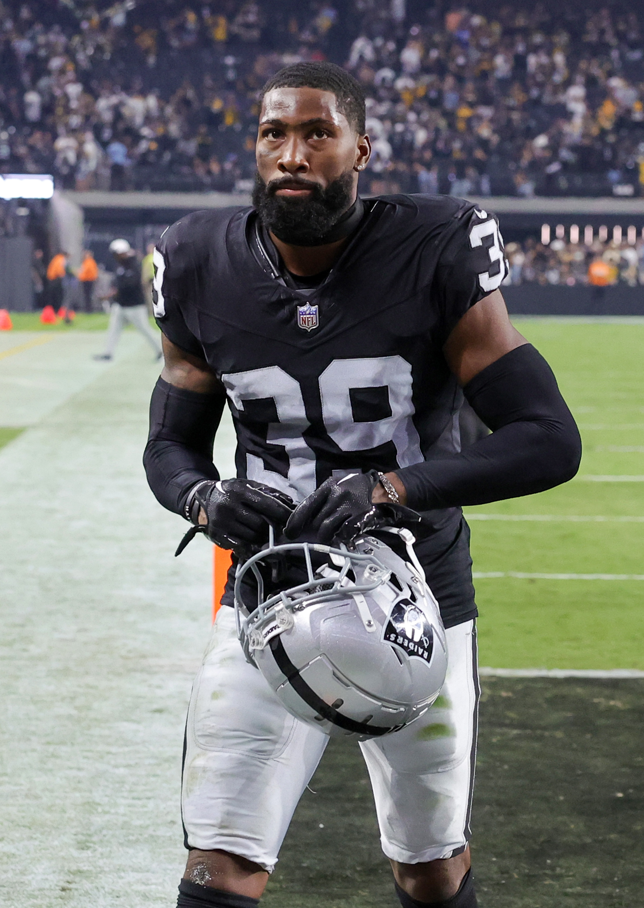 Raiders: DE Chandler Jones' absence a 'private matter'