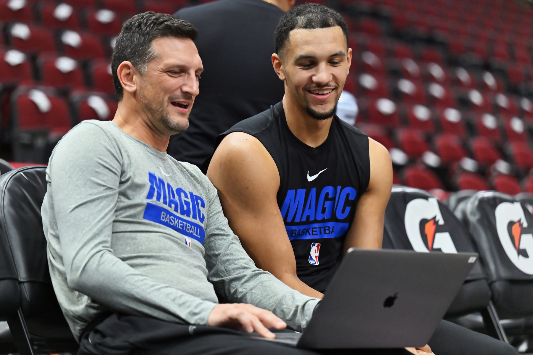 CHICAGO, ILLINOIS - NOVEMBER 18:  Assistant Coach Nate Tibbetts and Jalen Suggs #4 of the Orlando Magic watch video during a shoot around before a game against the Chicago Bulls on November 18, 2022 at the United Center in Chicago, Illinois.   NOTE TO USER: User expressly acknowledges and agrees that, by downloading and or using this photograph, User is consenting to the terms and conditions of the Getty Images License Agreement.  (Photo by Jamie Sabau/Getty Images)