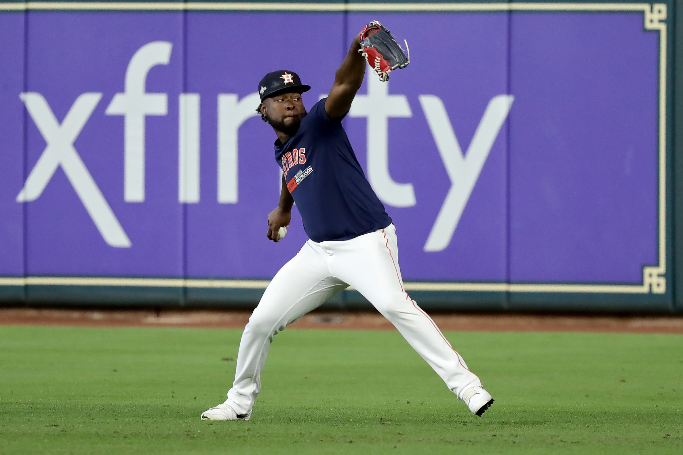 Jose Altuve starts at DH to rest right calf