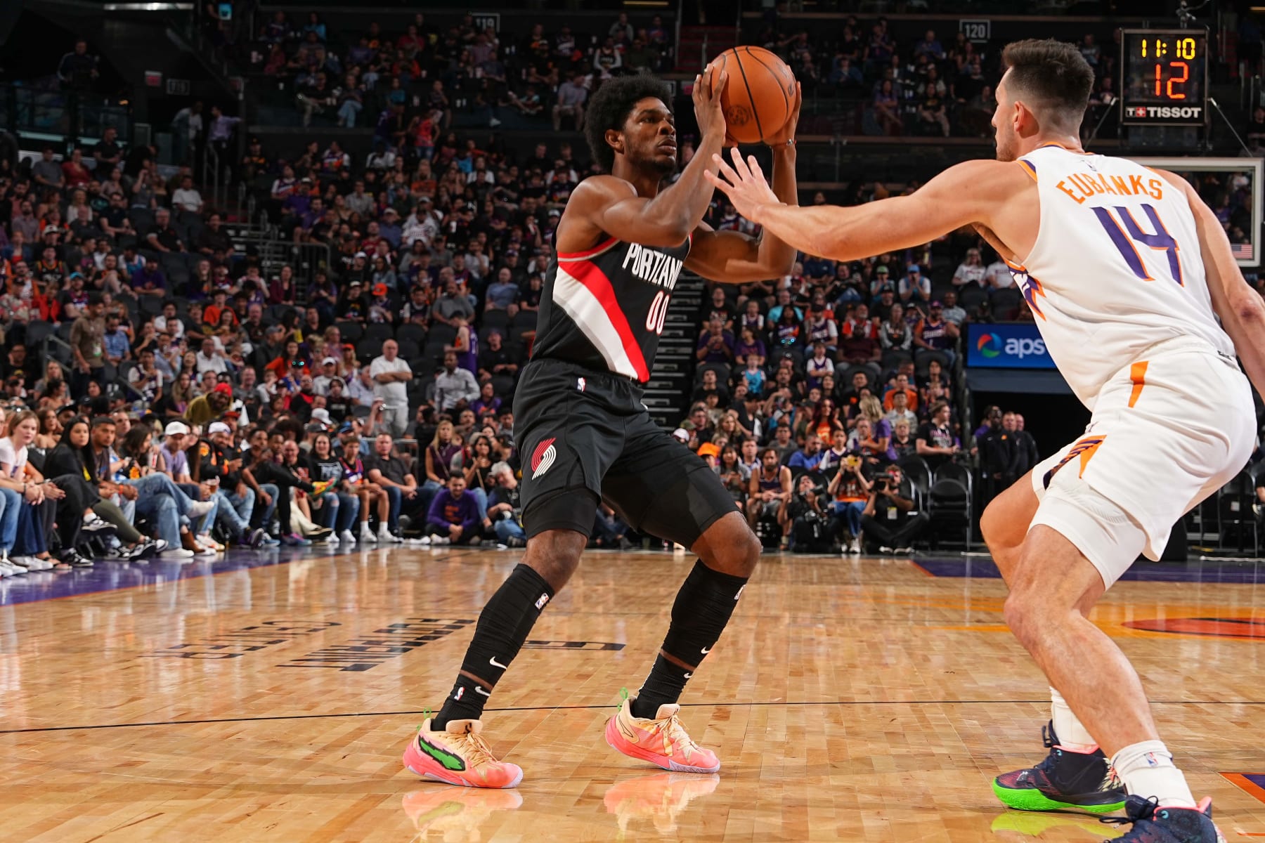 PHOENIX, AZ - OCTOBER 16: Scoot Henderson #00 of the Portland Trail Blazers handles the ball during the game against the Phoenix Suns on October 16, 2023 at Footprint Center in Phoenix, Arizona. NOTE TO USER: User expressly acknowledges and agrees that, by downloading and or using this photograph, user is consenting to the terms and conditions of the Getty Images License Agreement. Mandatory Copyright Notice: Copyright 2023 NBAE (Photo by Garrett Ellwood/NBAE via Getty Images)