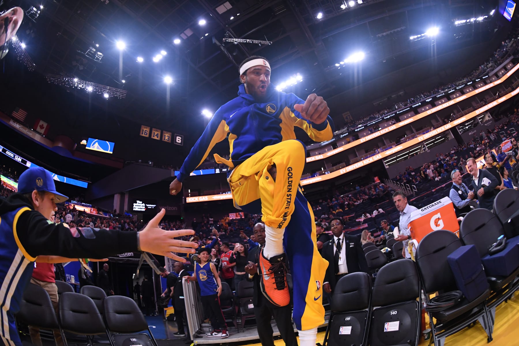 Fans troll Steph Curry after Golden State Warriors' late-game disaster  against LA Lakers