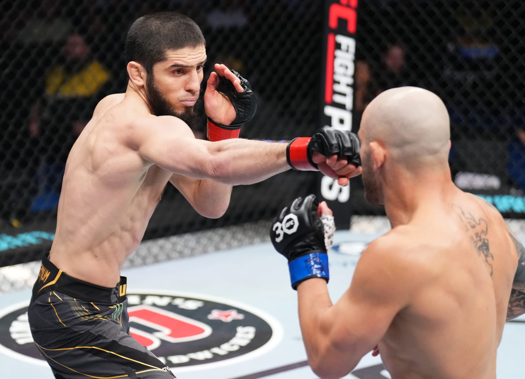 PERTH, AUSTRALIA - FEBRUARY 12: (L-R) Islam Makhachev of Russia punches Alexander Volkanovski of Australia in the UFC lightweight championship fight during the UFC 284 event at RAC Arena on February 12, 2023 in Perth, Australia. (Photo by Chris Unger/Zuffa LLC via Getty Images)
