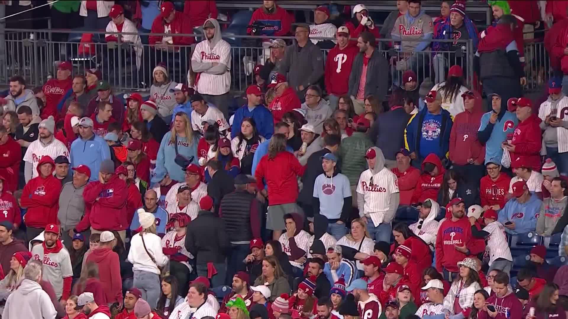 Phillies fans mimic Kimbrel's mannerisms 