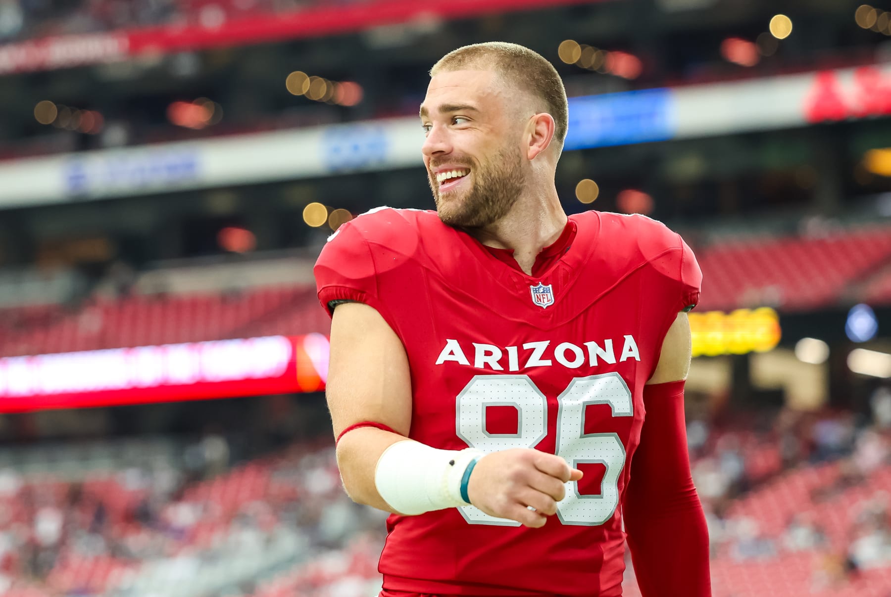 GLENDALE, ARIZONA - SEPTEMBER 24: Zach Ertz #86 of the Arizona Cardinals before a game against the Dallas Cowboys at State Farm Stadium on September 24, 2023 in Glendale, Arizona. (Photo by Mike Christy/Getty Images)