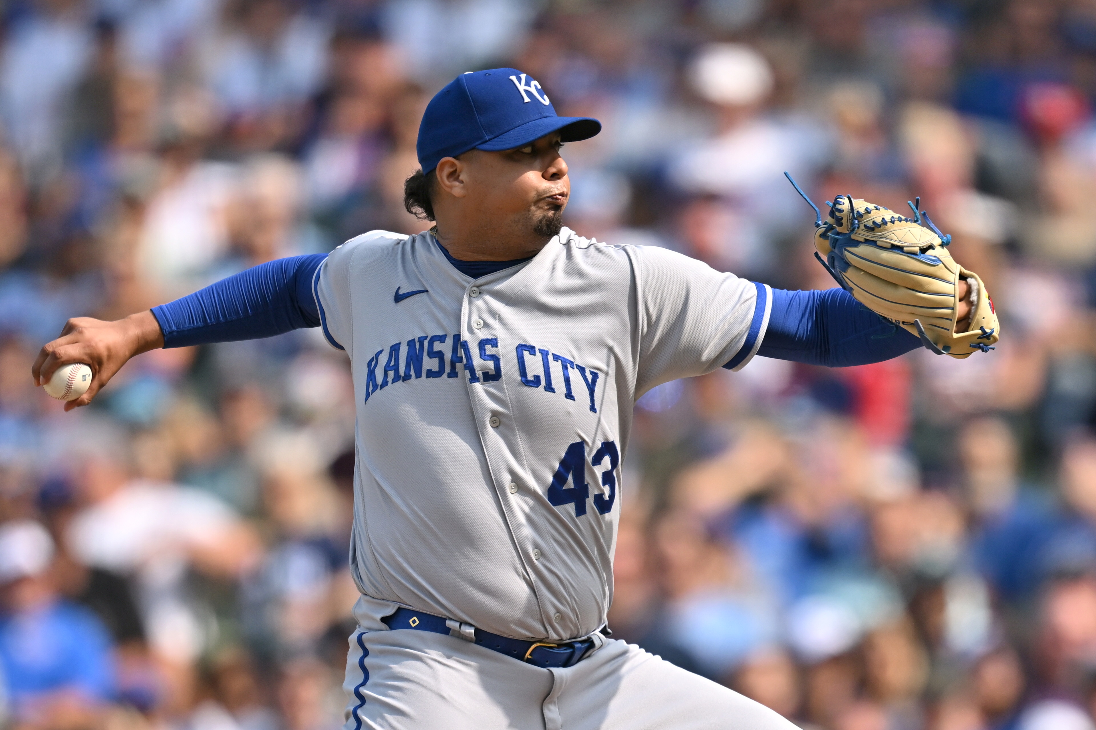 MLB execs: Royals should trade ex-Yankees closer Aroldis Chapman 