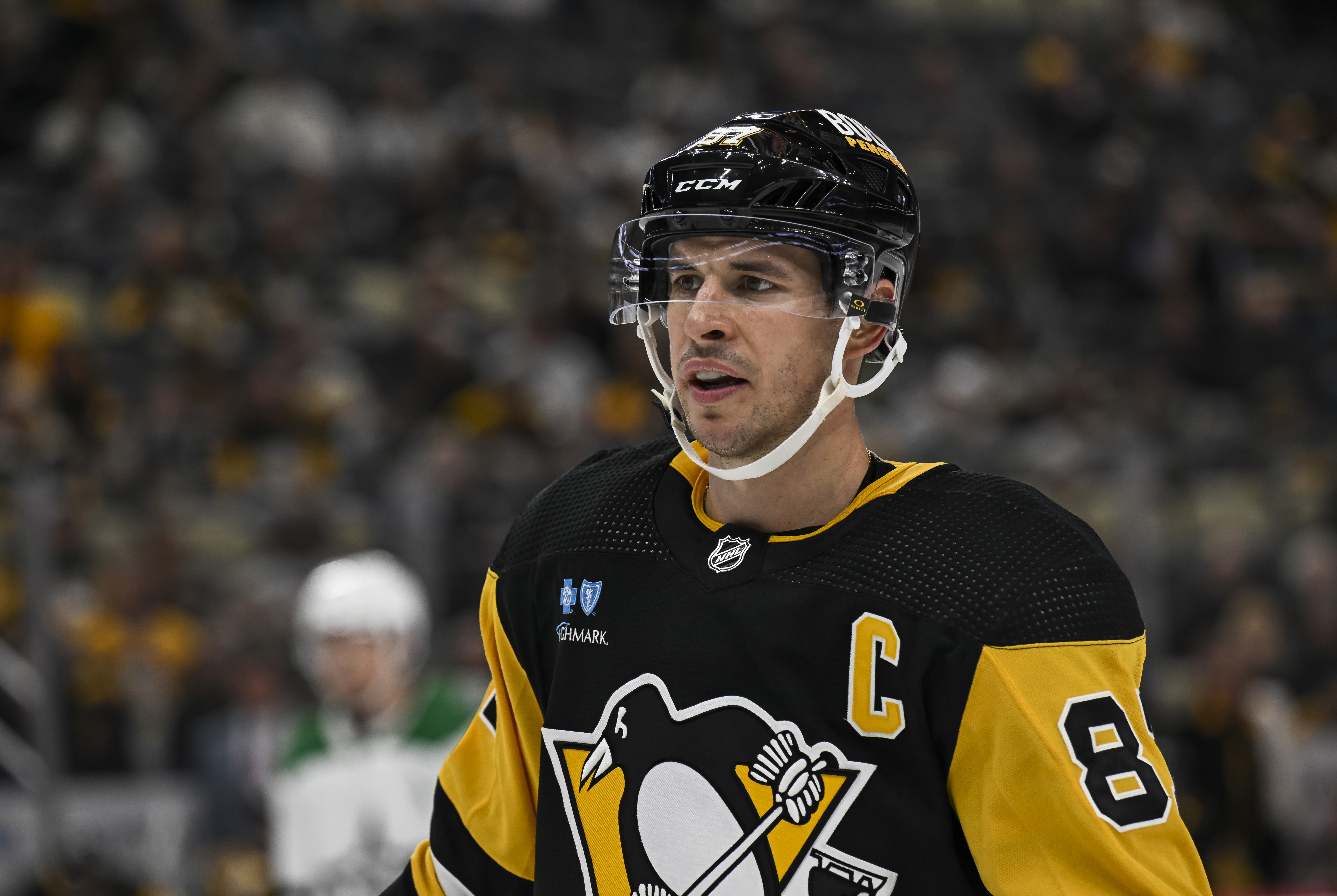 Maple Leafs trade for centre Jared McCann from Penguins before NHL