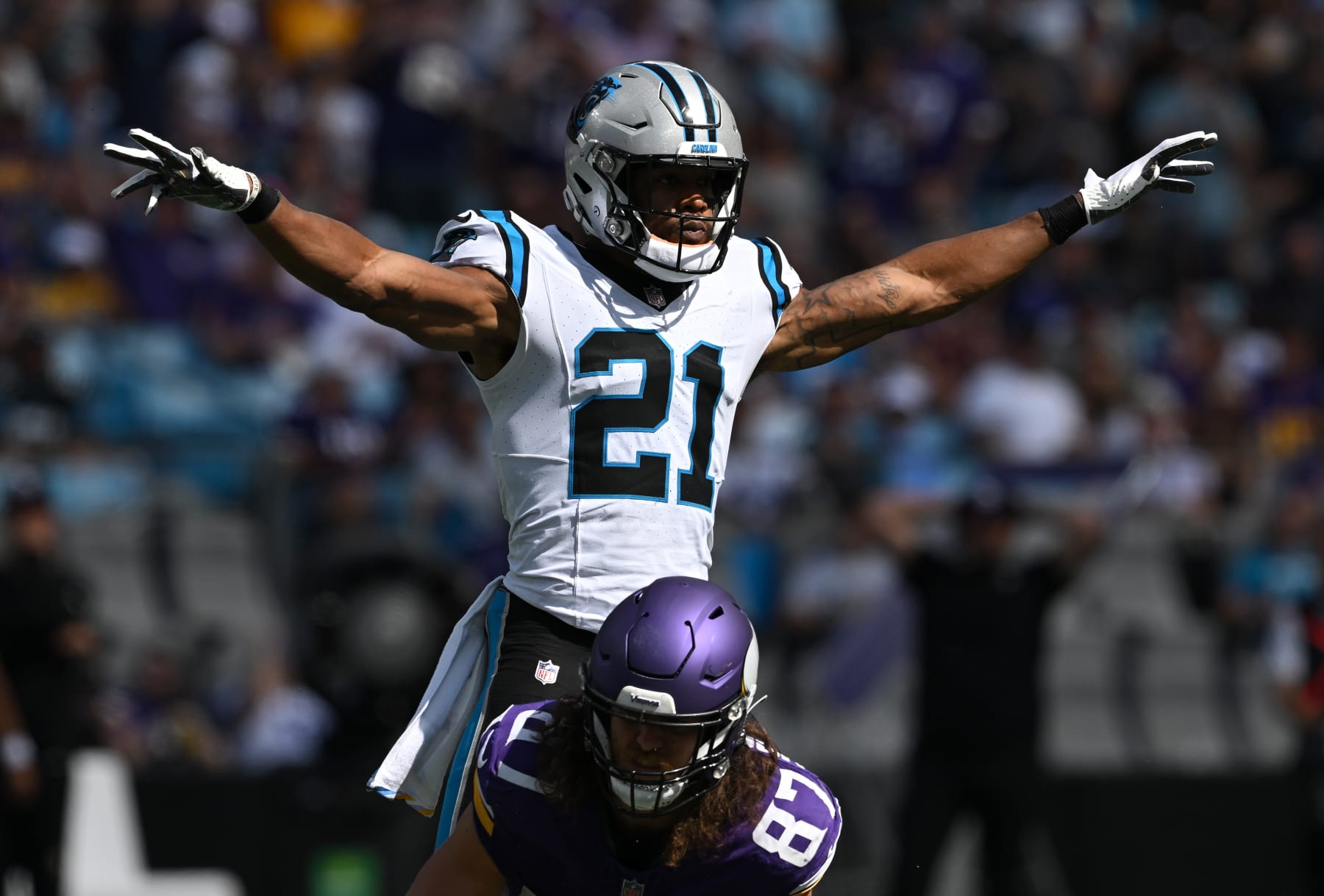 Panthers DB Jeremy Chinn