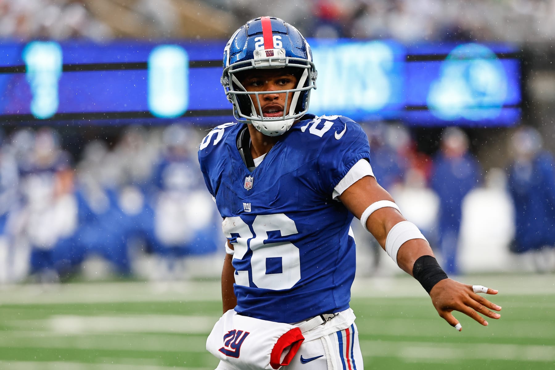 EAST RUTHERFORD, NJ - OCTOBER 29: Saquon Barkley (26) of the New York Giants during the game against the New York Jets on October 29, 2023 at MetLife Stadium in East Rutherford, New Jersey. (Photo by Rich Graessle/Icon Sportswire via Getty Images)