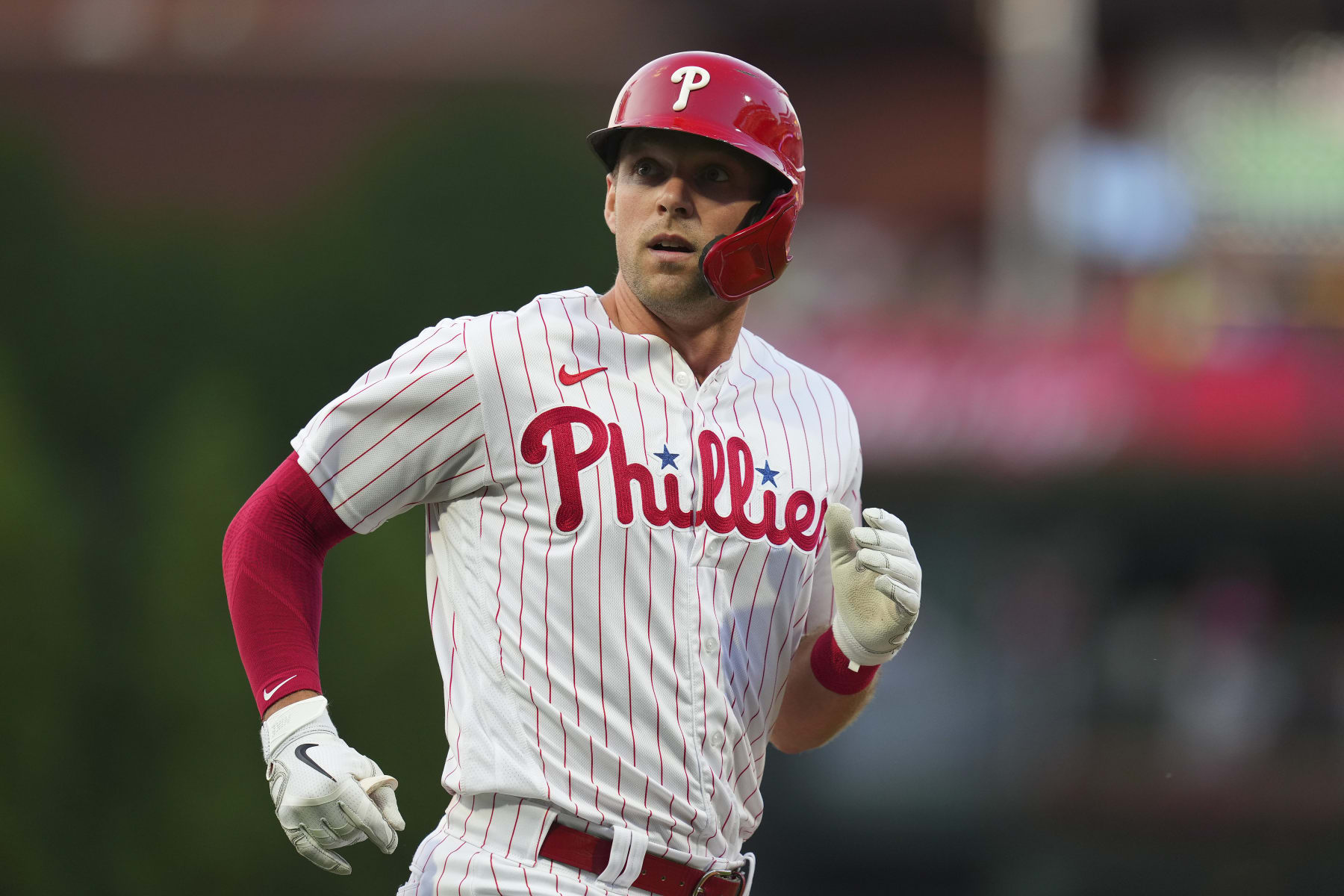 PHILADELPHIA, PA - JUNE 29: Rhys Hoskins #17 of the Philadelphia Phillies rounds the bases after hitting a solo home run against the Atlanta Braves at Citizens Bank Park on June 29, 2022 in Philadelphia, Pennsylvania. (Photo by Mitchell Leff/Getty Images)