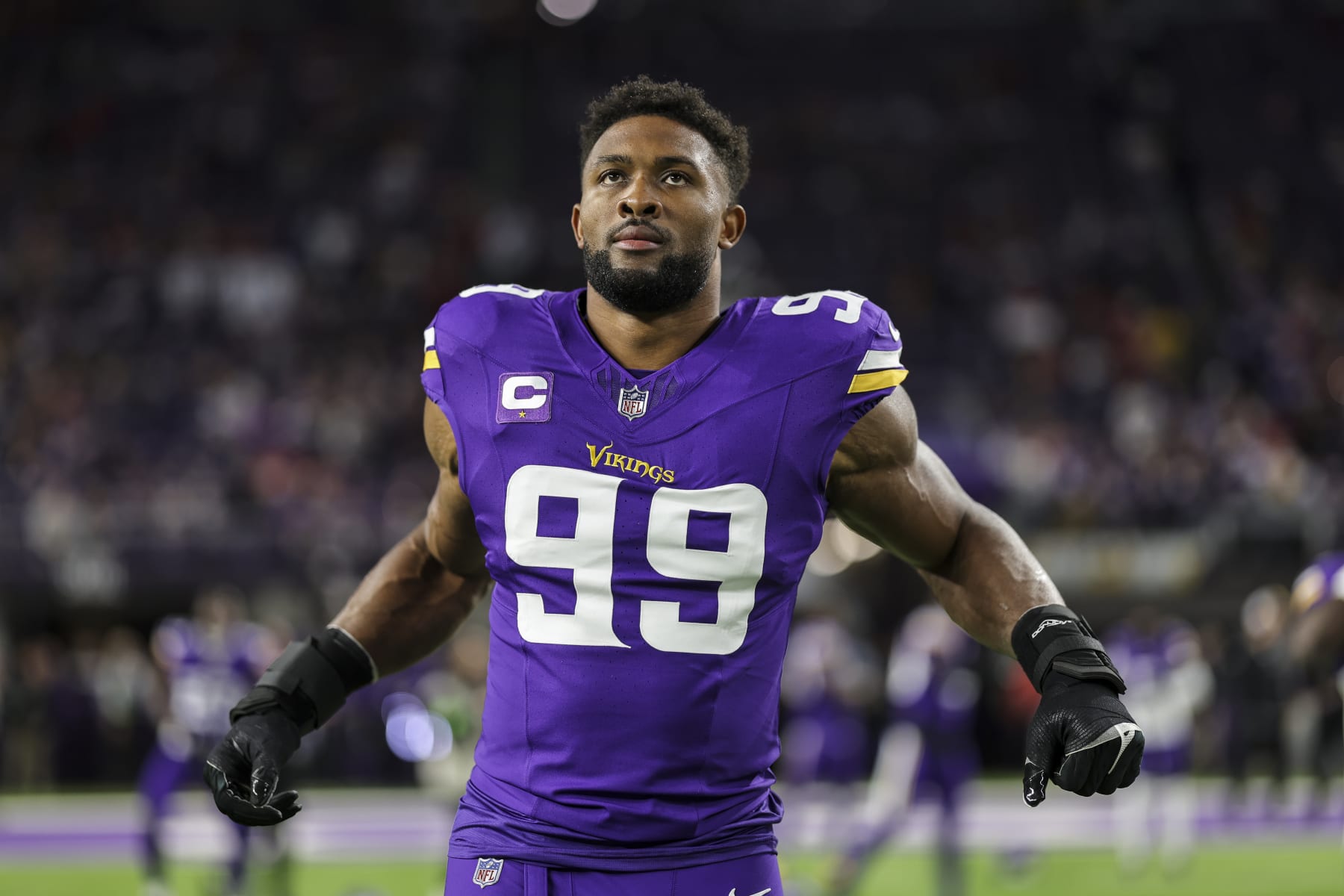 MINNEAPOLIS, MINNESOTA - OCTOBER 23: Danielle Hunter #99 of the Minnesota Vikings stretches as he warms up prior to an NFL football game between the Minnesota Vikings and the San Francisco 49ers at U.S. Bank Stadium on October 23, 2023 in Minneapolis, Minnesota. (Photo by Michael Owens/Getty Images) MINNEAPOLIS, MINNESOTA - OCTOBER 23: Danielle Hunter #99 of the Minnesota Vikings stretches as he warms up prior to an NFL football game between the Minnesota Vikings and the San Francisco 49ers at U.S. Bank Stadium on October 23, 2023 in Minneapolis, Minnesota. (Photo by Michael Owens/Getty Images)