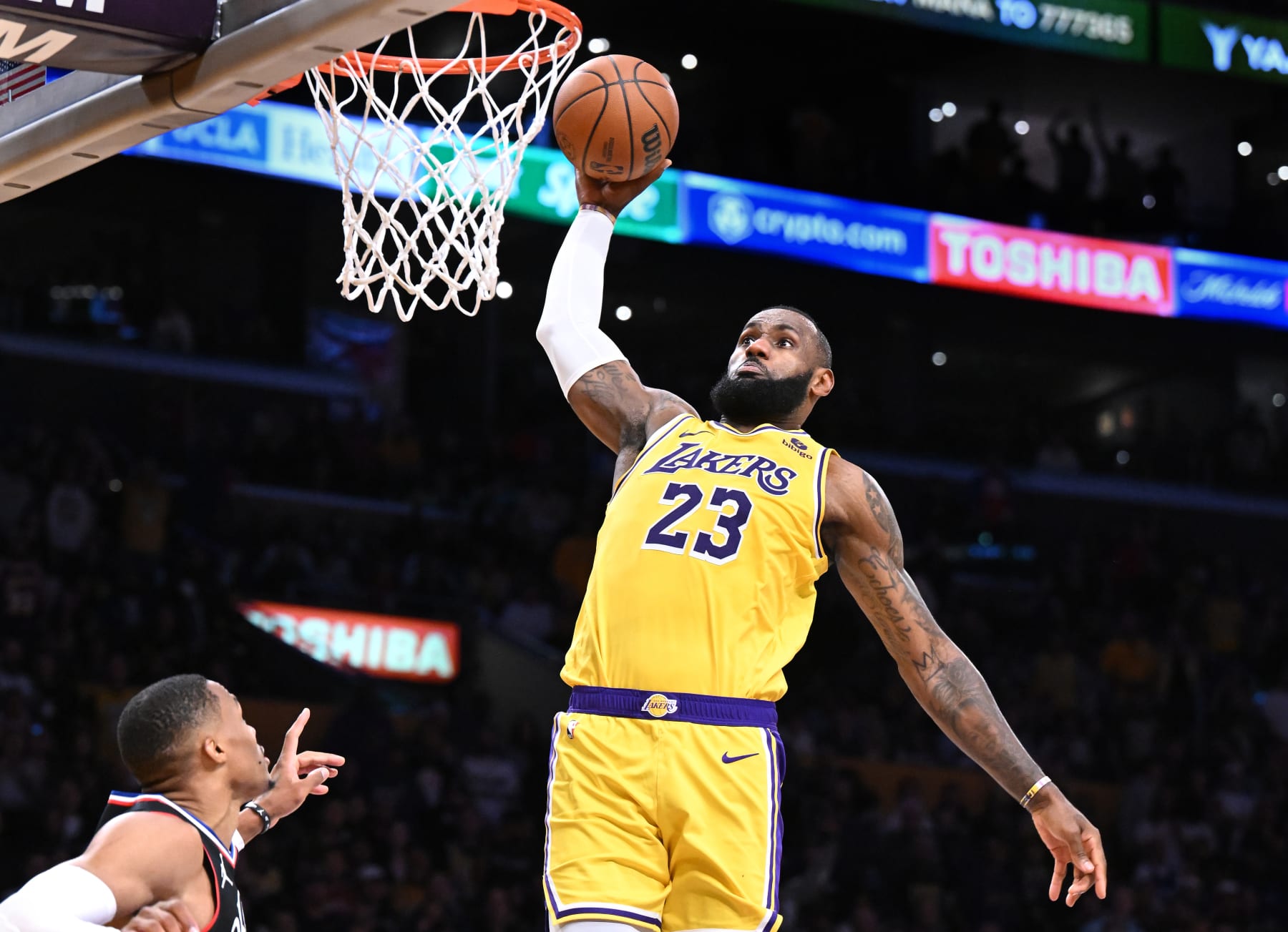 Lou Williams calls Lakers’ LeBron James NBA GOAT: ‘Give him flowers’