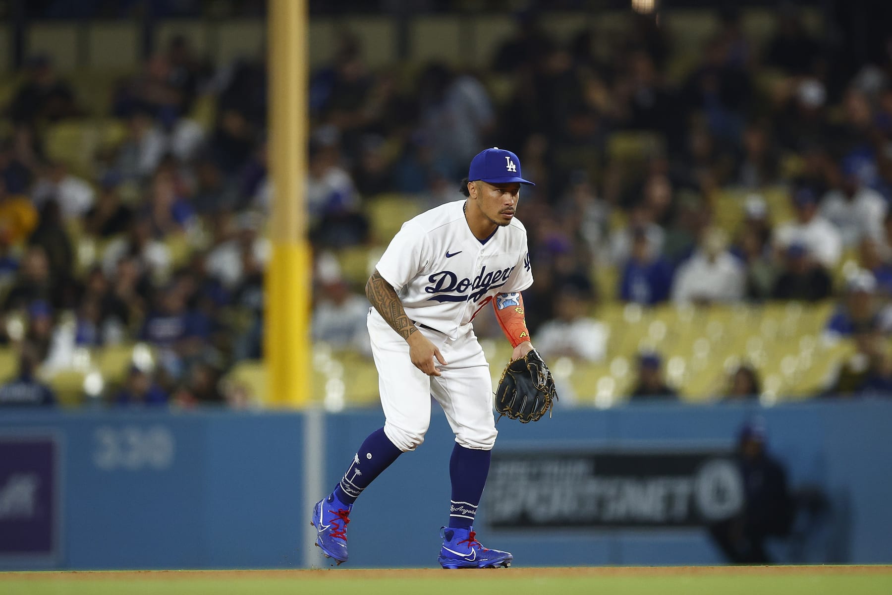 LOS ANGELES, CALIFORNIA - SEPTEMBER 01: Kolten Wong #25 of the Los Angeles Dodgers in the ninth inning at Dodger Stadium on September 01, 2023 in Los Angeles, California. (Photo by Ronald Martinez/Getty Images)