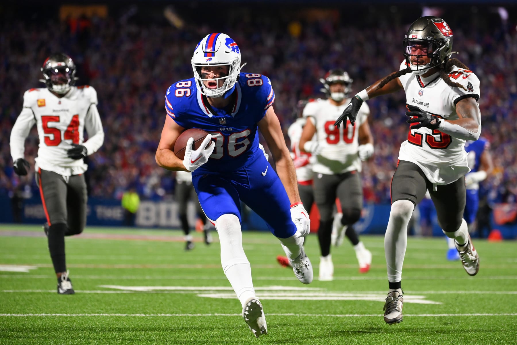 ORCHARD PARK, NEW YORK - OCTOBER 26: Dalton Kincaid #86 of the Buffalo Bills carries the ball for a touchdown against the Tampa Bay Buccaneers during the second quarter of the game at Highmark Stadium on October 26, 2023 in Orchard Park, New York. (Photo by Rich Barnes/Getty Images)