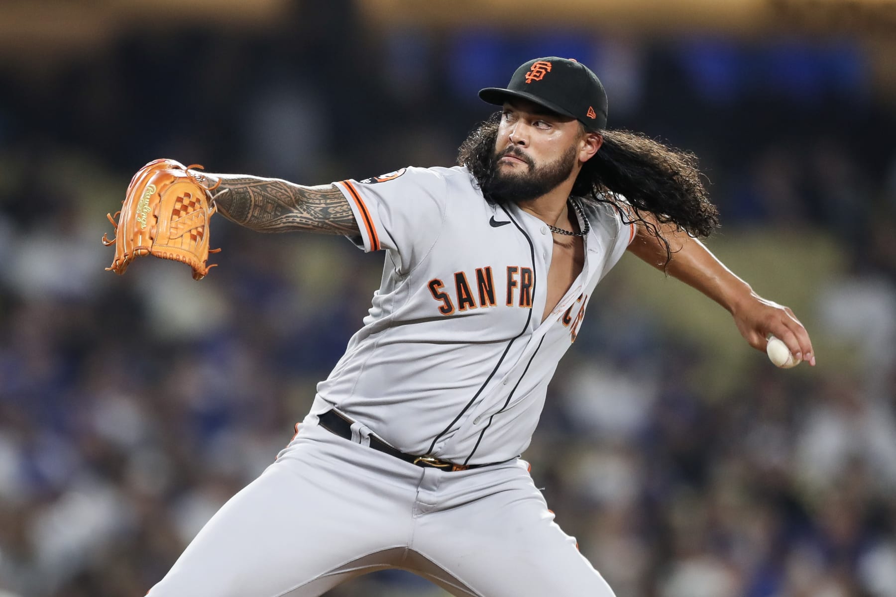 LOS ANGELES, CALIFORNIA - SEPTEMBER 22: Sean Manaea #52 of the San Francisco Giants pitches in the first inning against the Los Angeles Dodgers at Dodger Stadium on September 22, 2023 in Los Angeles, California. (Photo by Meg Oliphant/Getty Images)