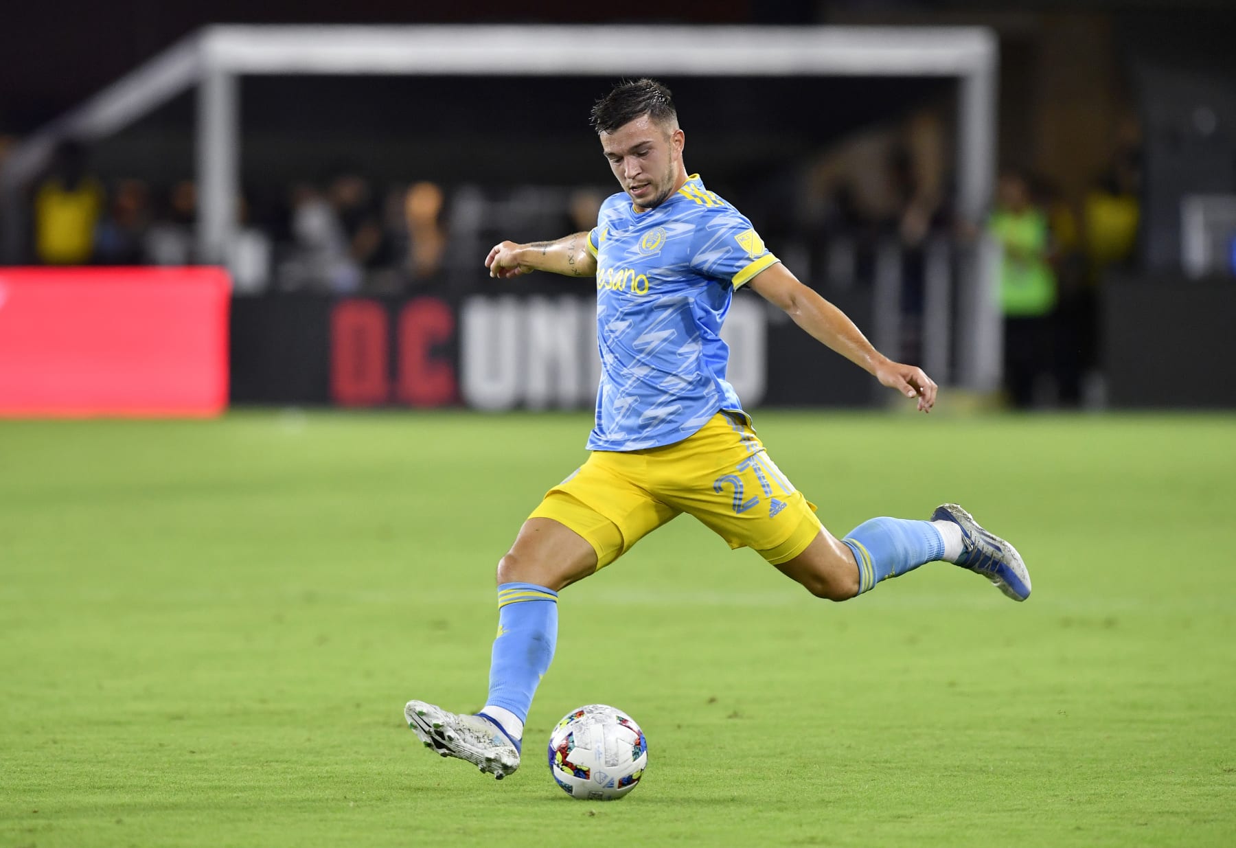 WASHINGTON, DC - AUGUST 20: Philadelphia Union defender Kai Wagner (27) passes during the Philadelphia Union versus D.C. United Major League Soccer (MLS) game on August 20, 2022 at Audi Field in Washington, D.C.. (Photo by Randy Litzinger/Icon Sportswire via Getty Images)