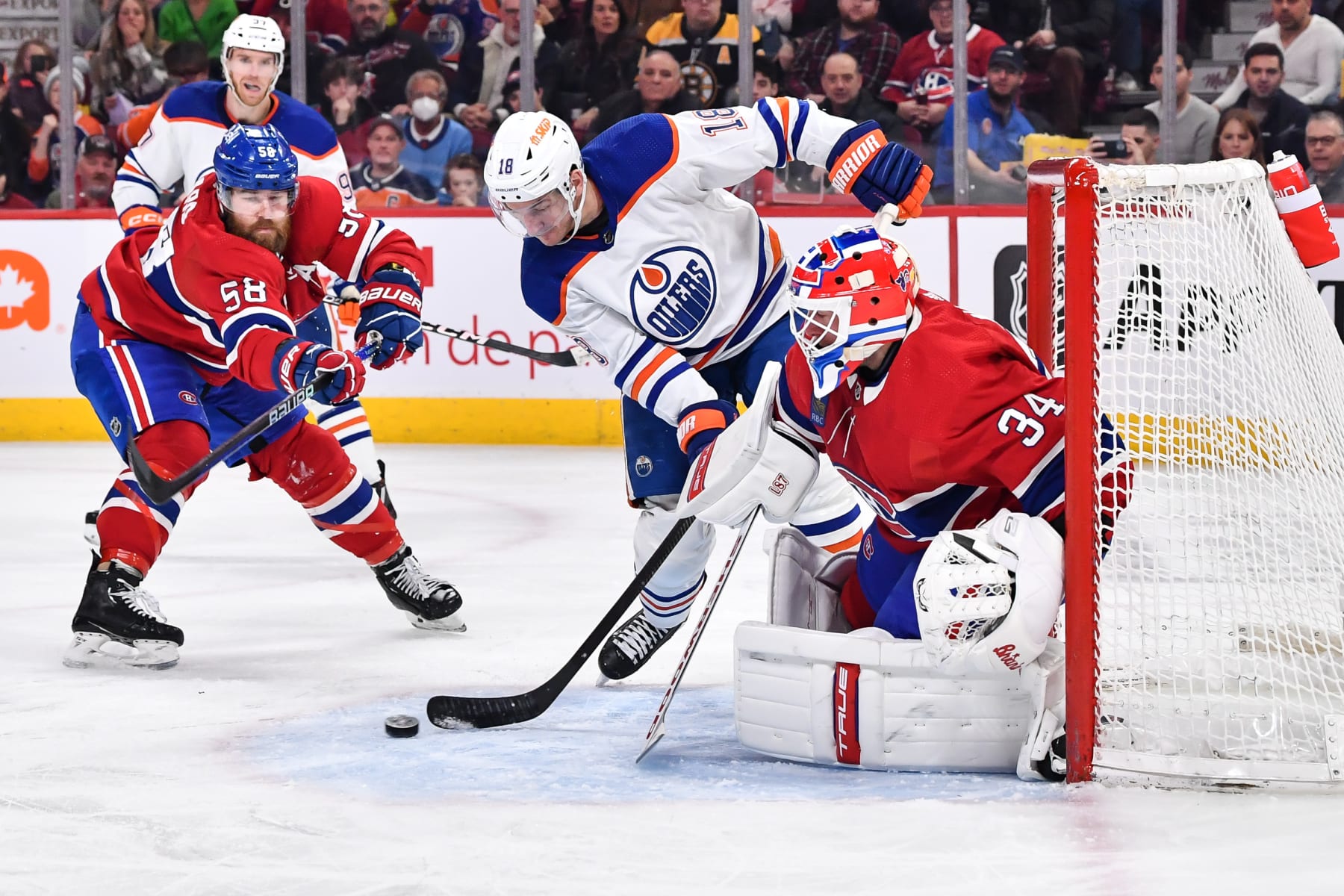 MONTREAL, CANADA - FEBRUARY 12: Zach Hyman #18 of the Edmonton Oilers plays the puck in front of goaltender Jake Allen #34 of the Montreal Canadiens during the first period at Centre Bell on February 12, 2023 in Montreal, Quebec, Canada. (Photo by Minas Panagiotakis/Getty Images)