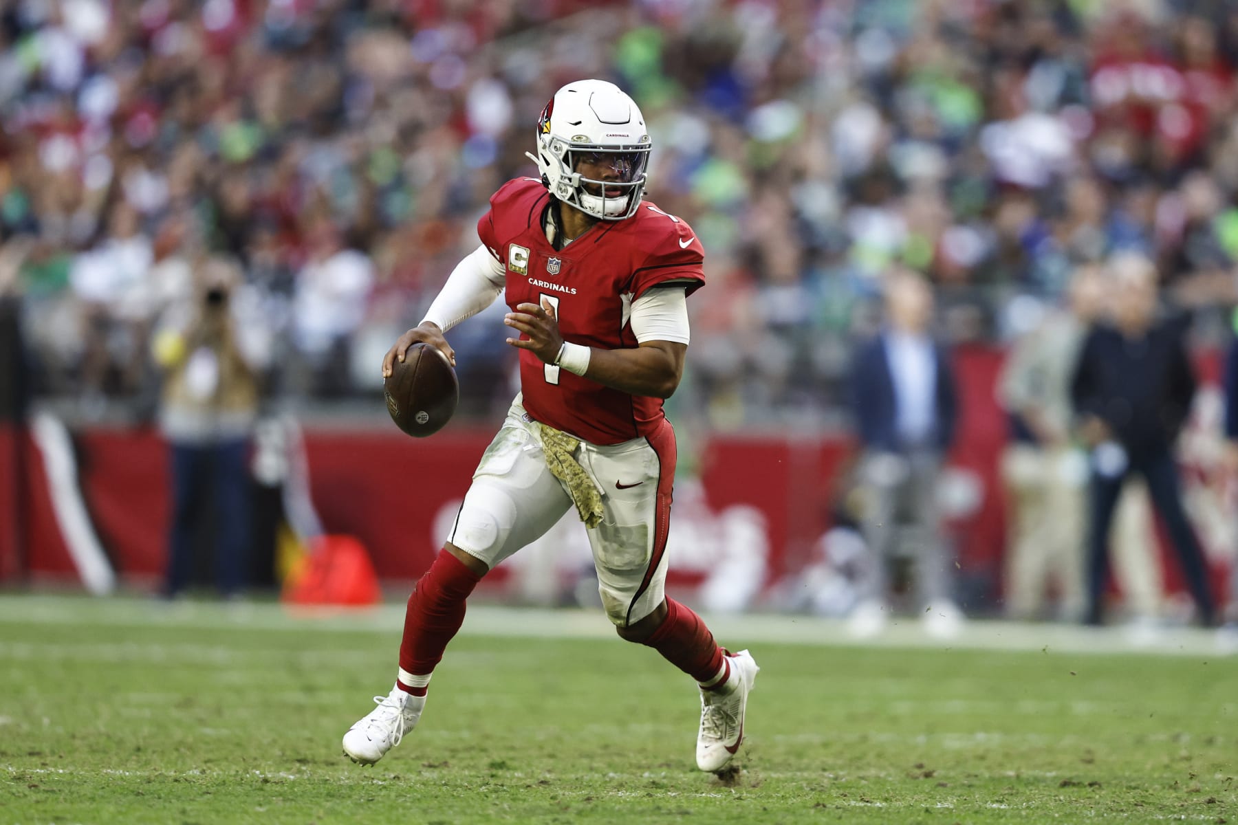 GLENDALE, ARIZONA - NOVEMBER 06: Kyler Murray #1 of the Arizona Cardinals scrambles and looks to pass during an NFL Football game between the Arizona Cardinals and the Seattle Seahawks at State Farm Stadium on November 06, 2022 in Glendale, Arizona. (Photo by Michael Owens/Getty Images)