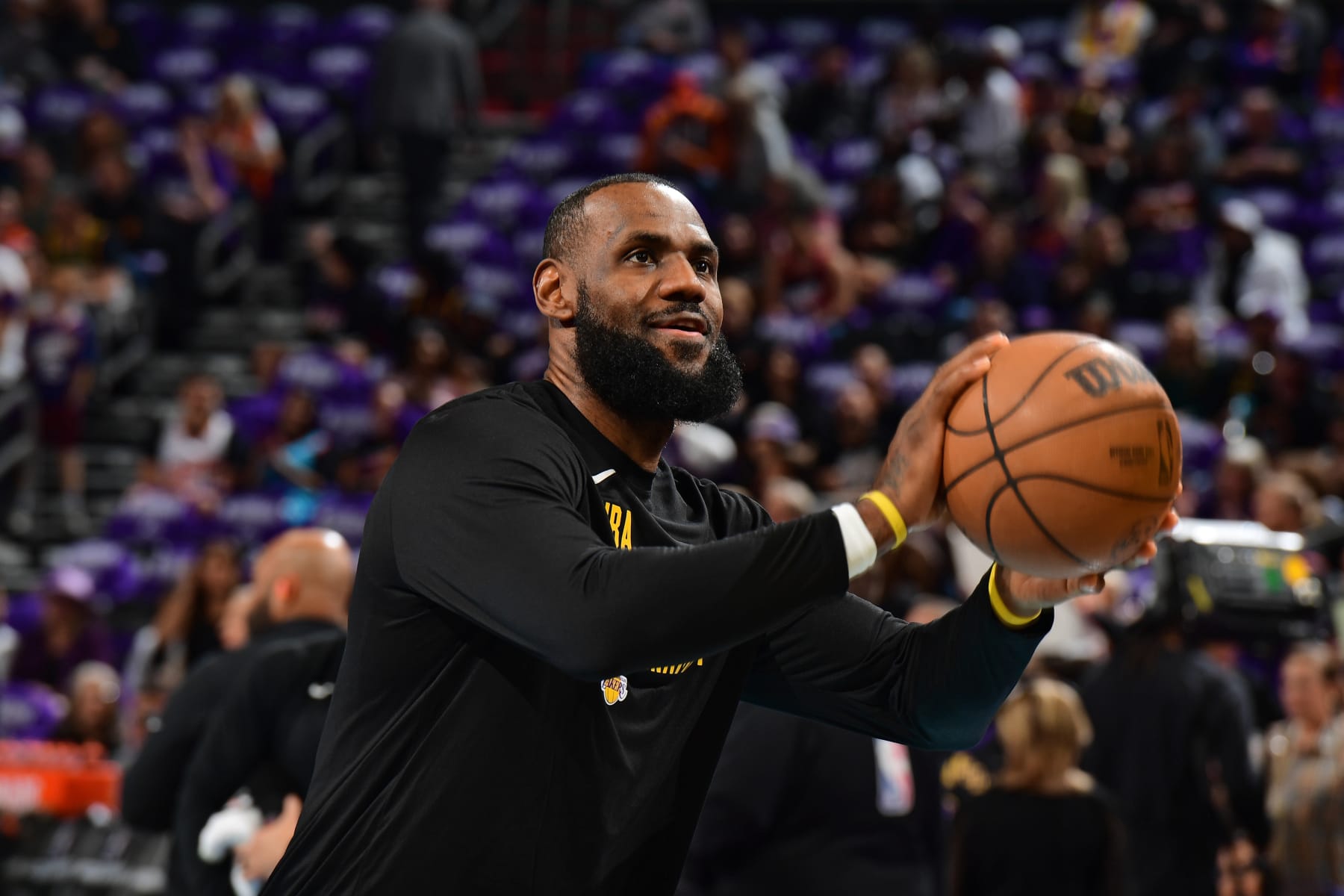 Lakers' LeBron James pokes fun at Michigan amid ongoing sign