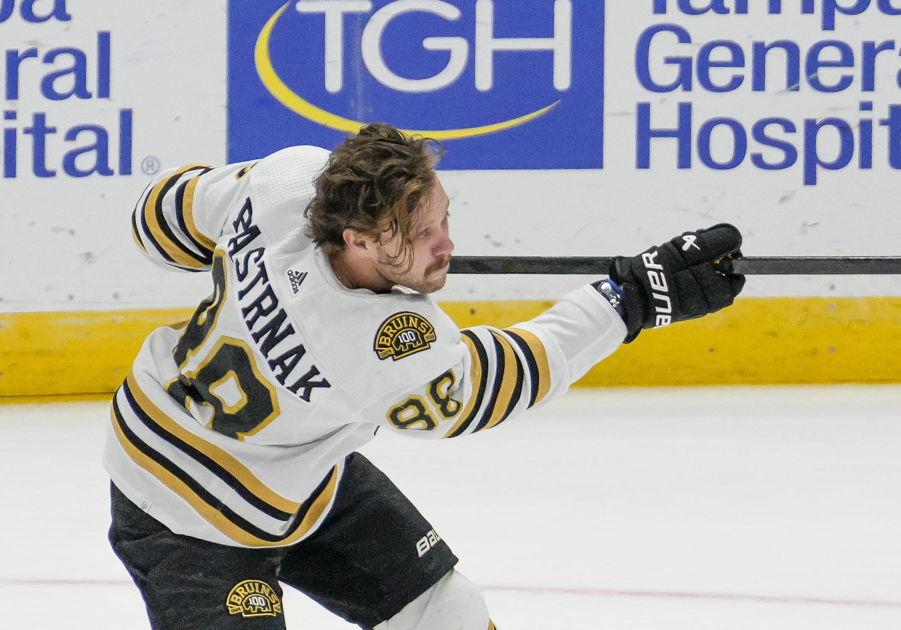 TAMPA, FL - NOVEMBER 20: Boston Bruins right wing David Pastrnak (88) warms up during the NHL Hockey match between the Tampa Bay Lightning and Boston Bruins on November 20th, 2023 at Amalie Arena in Tampa, FL. (Photo by Andrew Bershaw/Icon Sportswire via Getty Images)