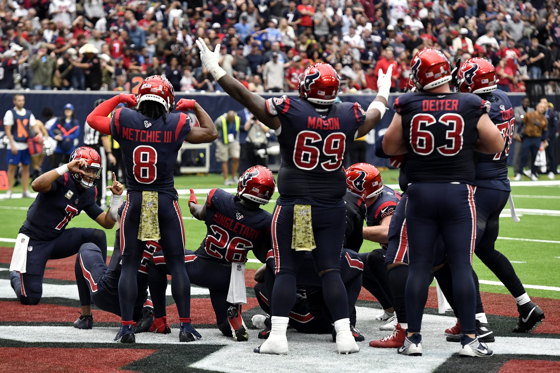 HOUSTON, TEXAS - NOVEMBER 19: C.J. Stroud #7 of the Houston Texans celebrates with the team after a second quarter touchdown during a game against the Arizona Cardinals at NRG Stadium on November 19, 2023 in Houston, Texas. (Photo by Logan Riely/Getty Images)