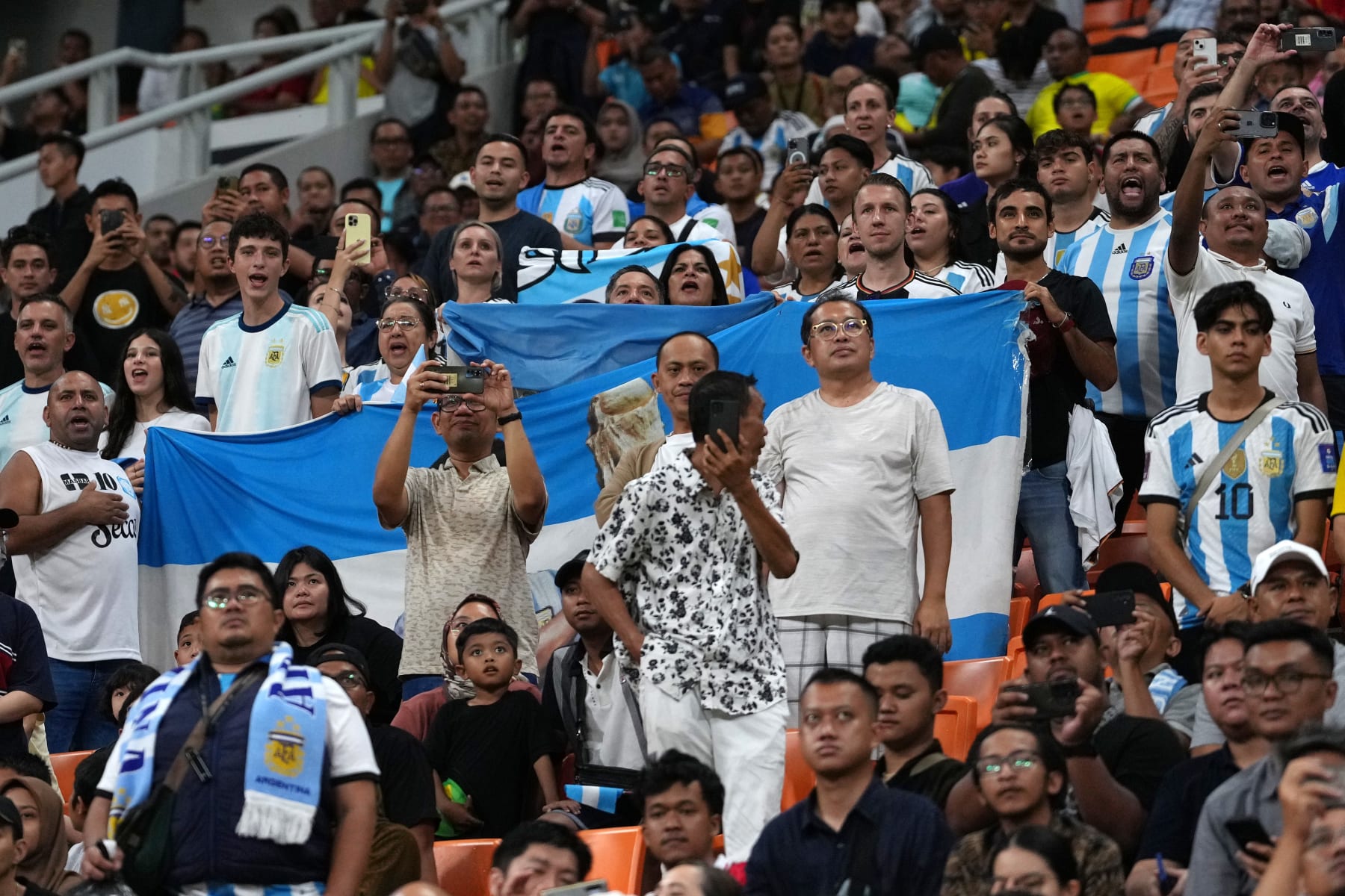 JAKARTA, INDONESIA - NOVEMBER 24: Fans of Argentina show their support during the FIFA U-17 World Cup Quarter Final match between Argentina and  Brazil at Jakarta International Stadium on November 24, 2023 in Jakarta, Indonesia. (Photo by Alex Caparros - FIFA/FIFA via Getty Images)