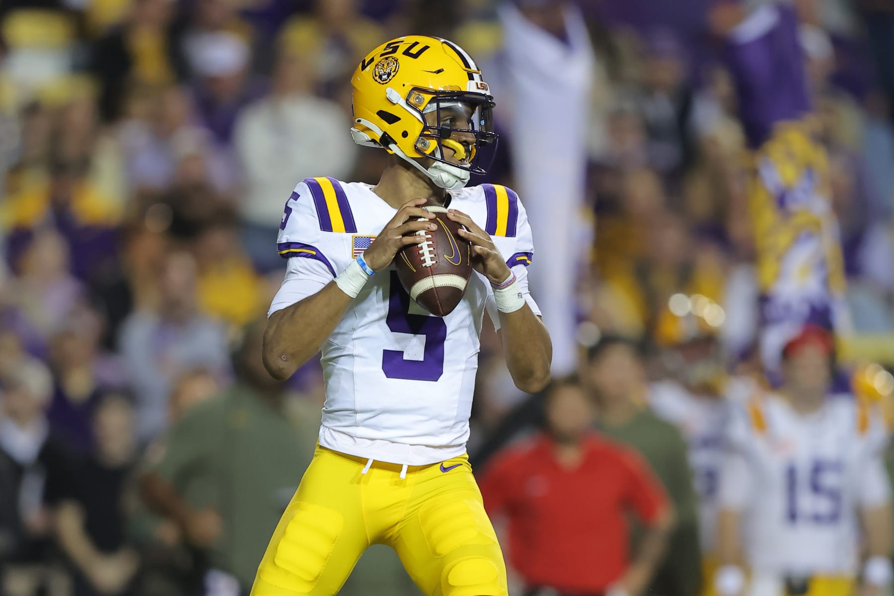 BATON ROUGE, LOUISIANA - NOVEMBER 11: Jayden Daniels #5 of the LSU Tigers throws the ball against the Florida Gators during a game at Tiger Stadium on November 11, 2023 in Baton Rouge, Louisiana. (Photo by Jonathan Bachman/Getty Images)