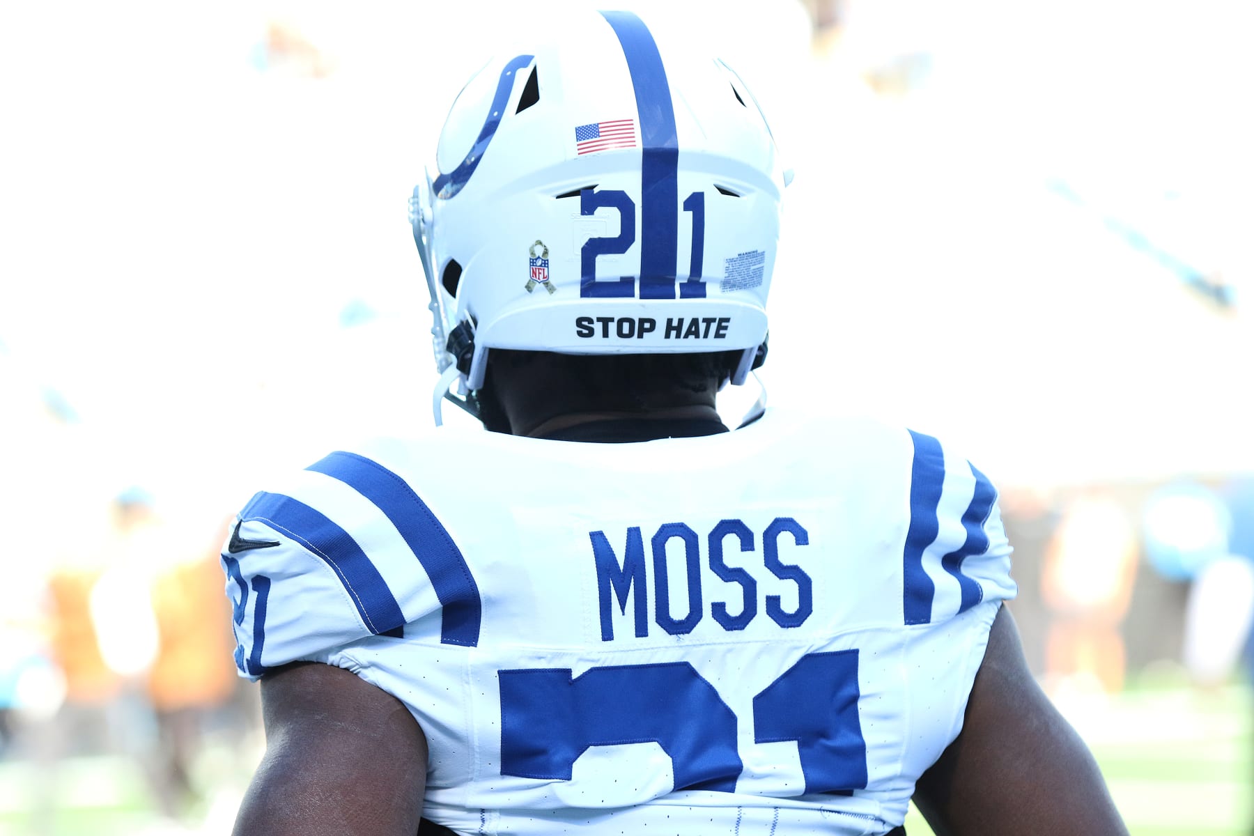 CHARLOTTE, NC - NOVEMBER 05: Indianapolis Colts running back Zack Moss (21) during a NFL football game between the Indianapolis Colts and the Carolina Panthers on November 5, 2023 at Bank of America Stadium in Charlotte, N.C. (Photo by John Byrum/Icon Sportswire via Getty Images)