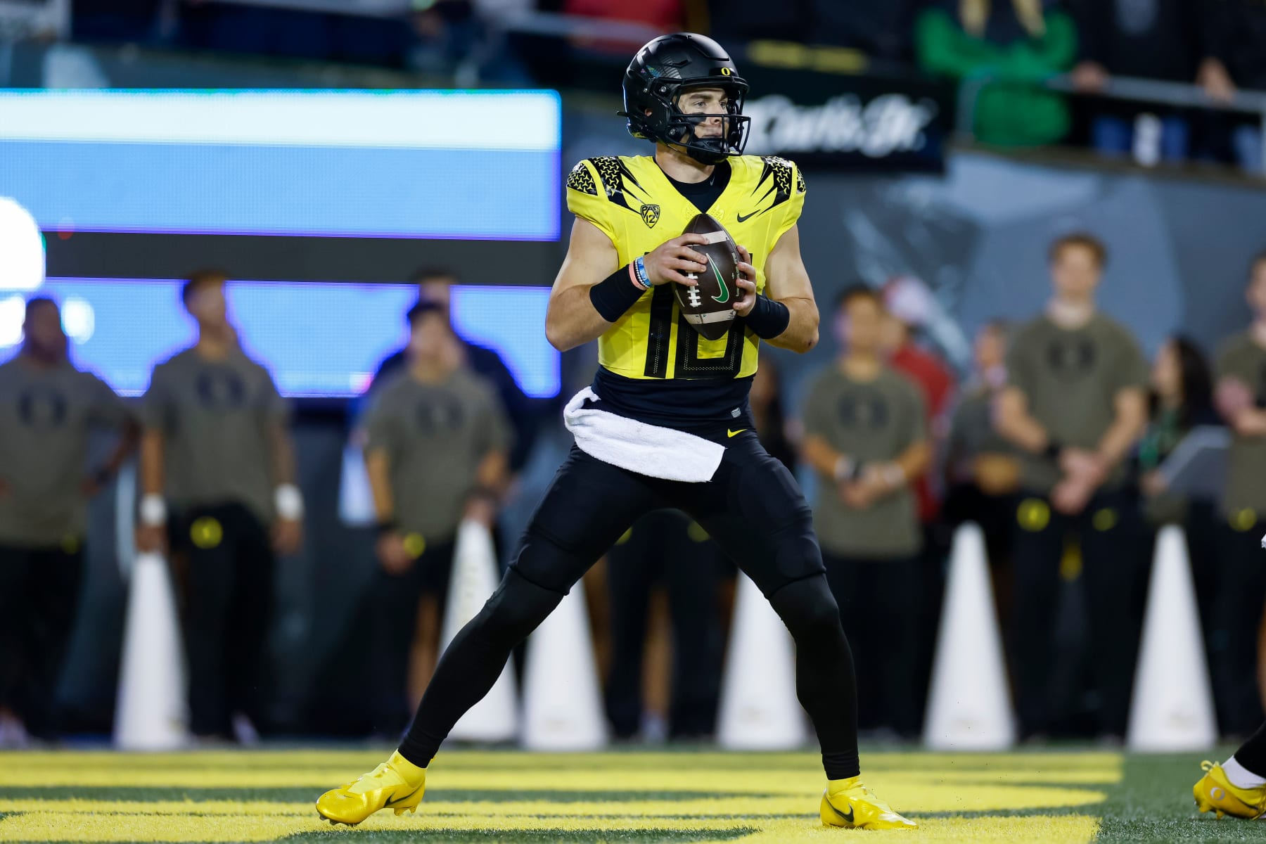 EUGENE, OREGON - NOVEMBER 11: Bo Nix #10 of the Oregon Ducks looks for an open receiver during a game against the USC Trojans at Autzen Stadium on November 11, 2023 in Eugene, Oregon. (Photo by Brandon Sloter/Image Of Sport/Getty Images)