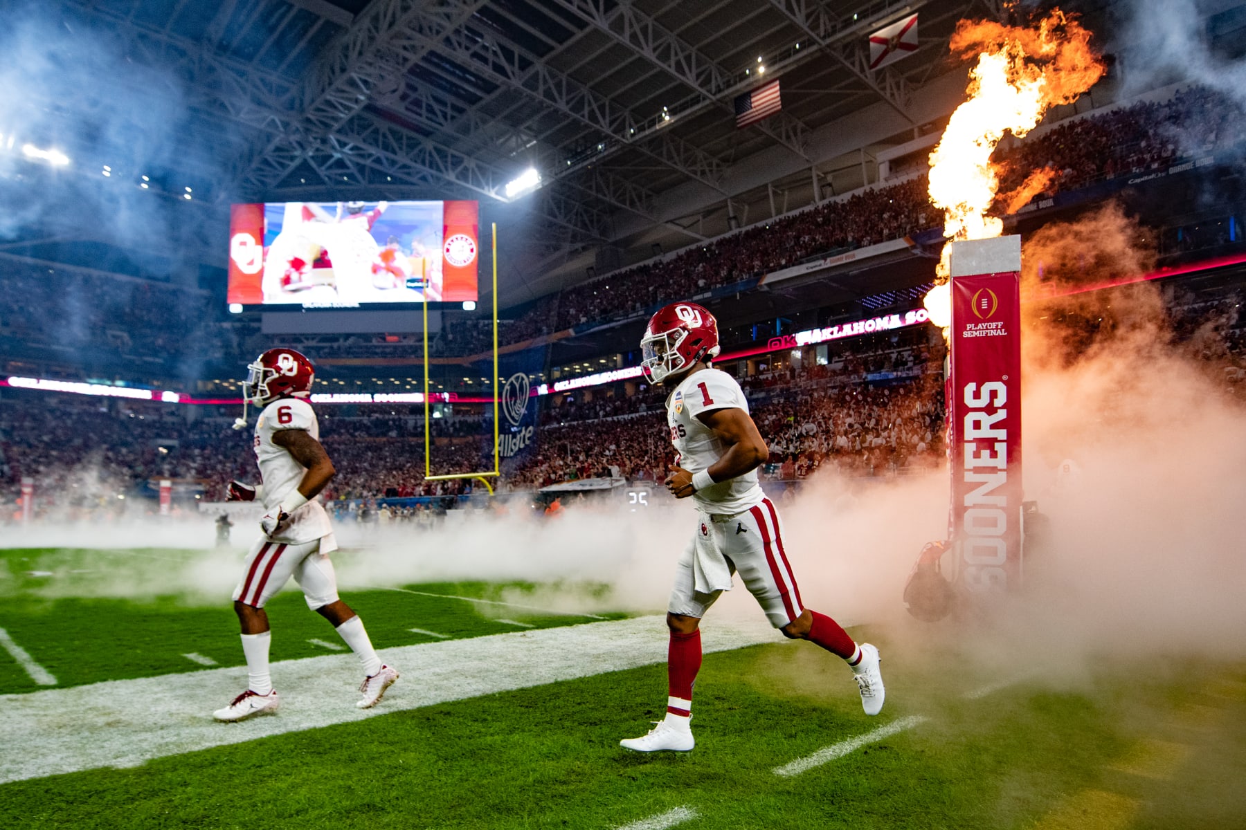 MIAMI, FL - DECEMBER 29: Kyler Murray #1 of the Oklahoma Sooners in action against the Alabama Crimson Tide at Hard Rock Stadium on December 29, 2018 in Miami, Florida. (Photo by Mark Brown/Getty Images)