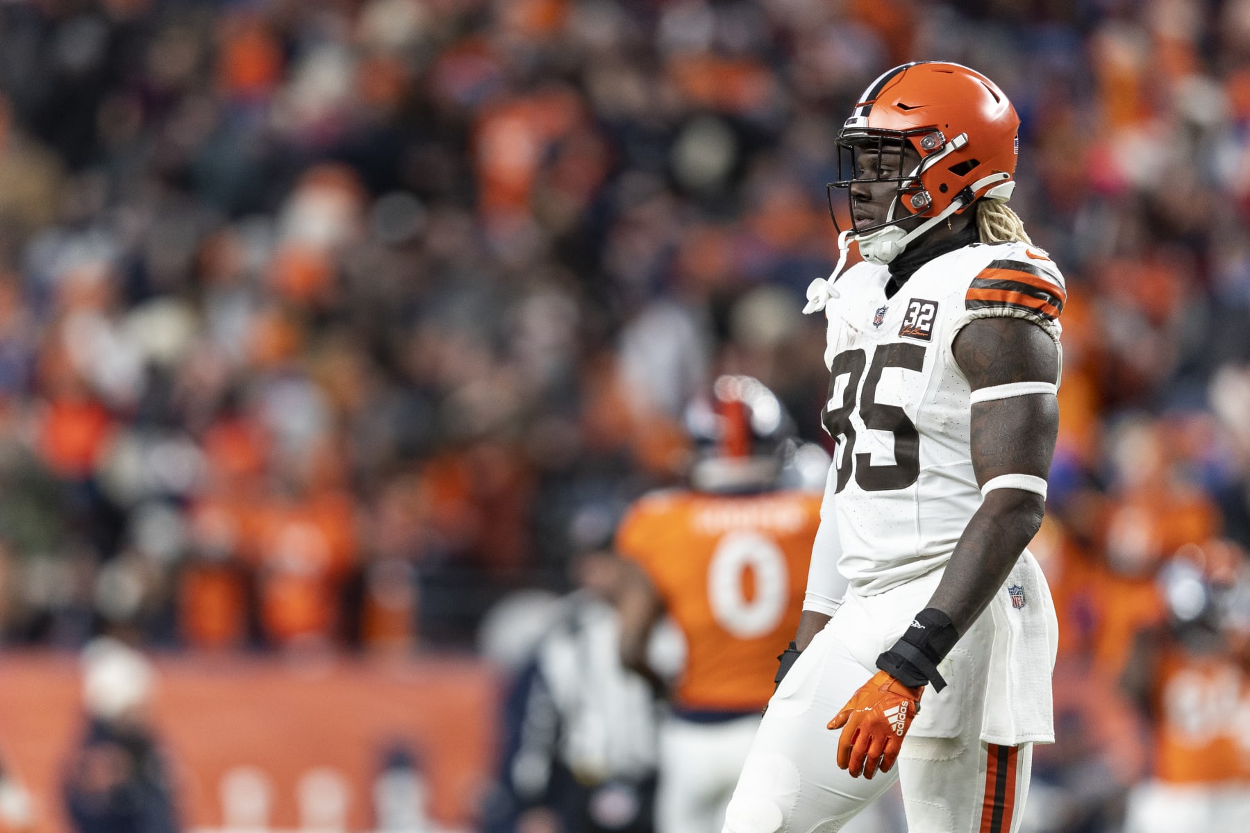 DENVER, COLORADO - NOVEMBER 26: David Njoku #85 of the Cleveland Browns looks on during an NFL football game between the Denver Broncos and the Cleveland Browns at Empower Field At Mile High on November 26, 2023 in Denver, Colorado. (Photo by Michael Owens/Getty Images) DENVER, COLORADO - NOVEMBER 26: David Njoku #85 of the Cleveland Browns looks on during an NFL football game between the Denver Broncos and the Cleveland Browns at Empower Field At Mile High on November 26, 2023 in Denver, Colorado. (Photo by Michael Owens/Getty Images)